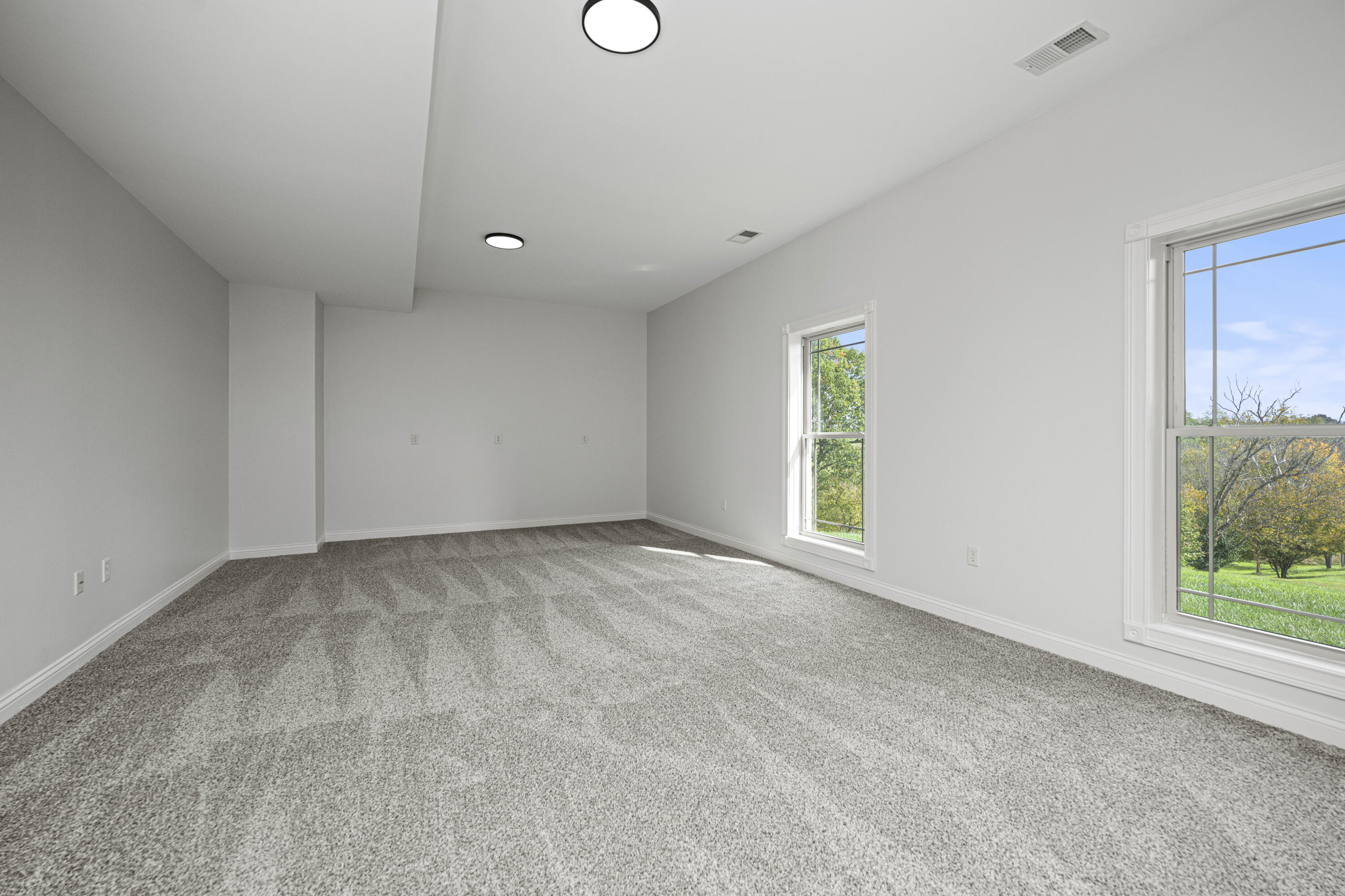 Richmond, Kentucky 40475, United States, 5 Bedrooms Bedrooms, ,3 BathroomsBathrooms,Residential,Pending,38701