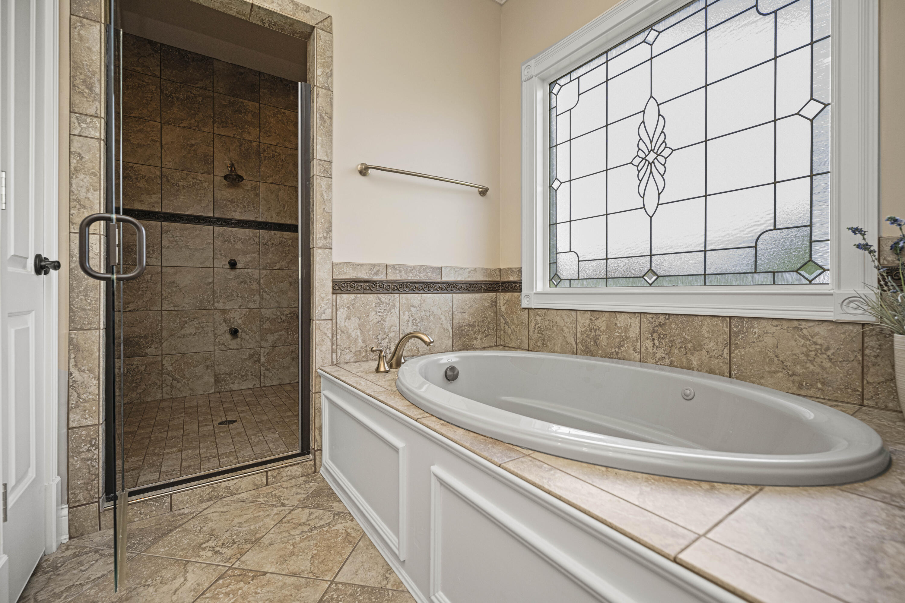 Richmond, Kentucky 40475, United States, 5 Bedrooms Bedrooms, ,3 BathroomsBathrooms,Residential,Pending,38701