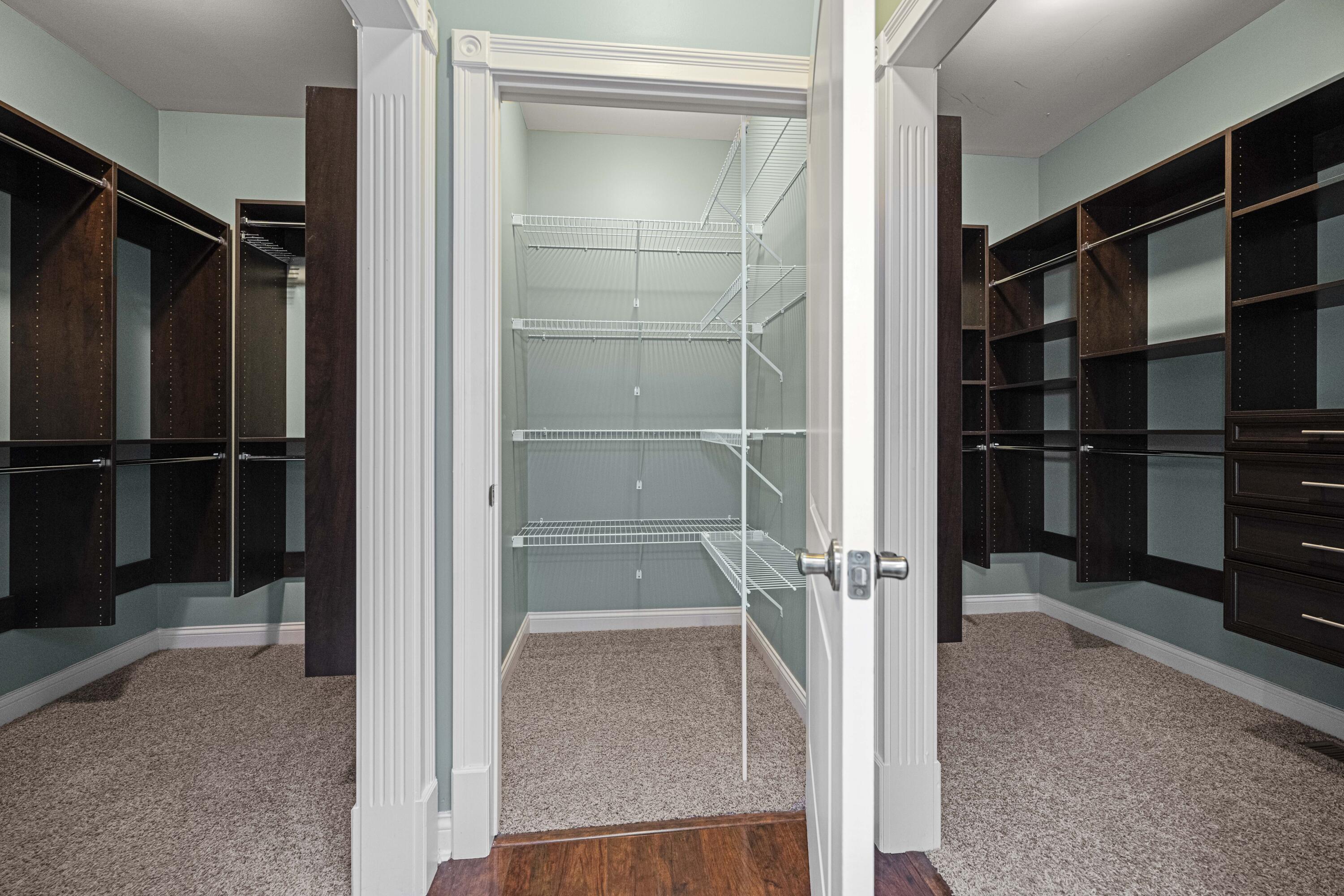 Richmond, Kentucky 40475, United States, 5 Bedrooms Bedrooms, ,3 BathroomsBathrooms,Residential,Pending,38701