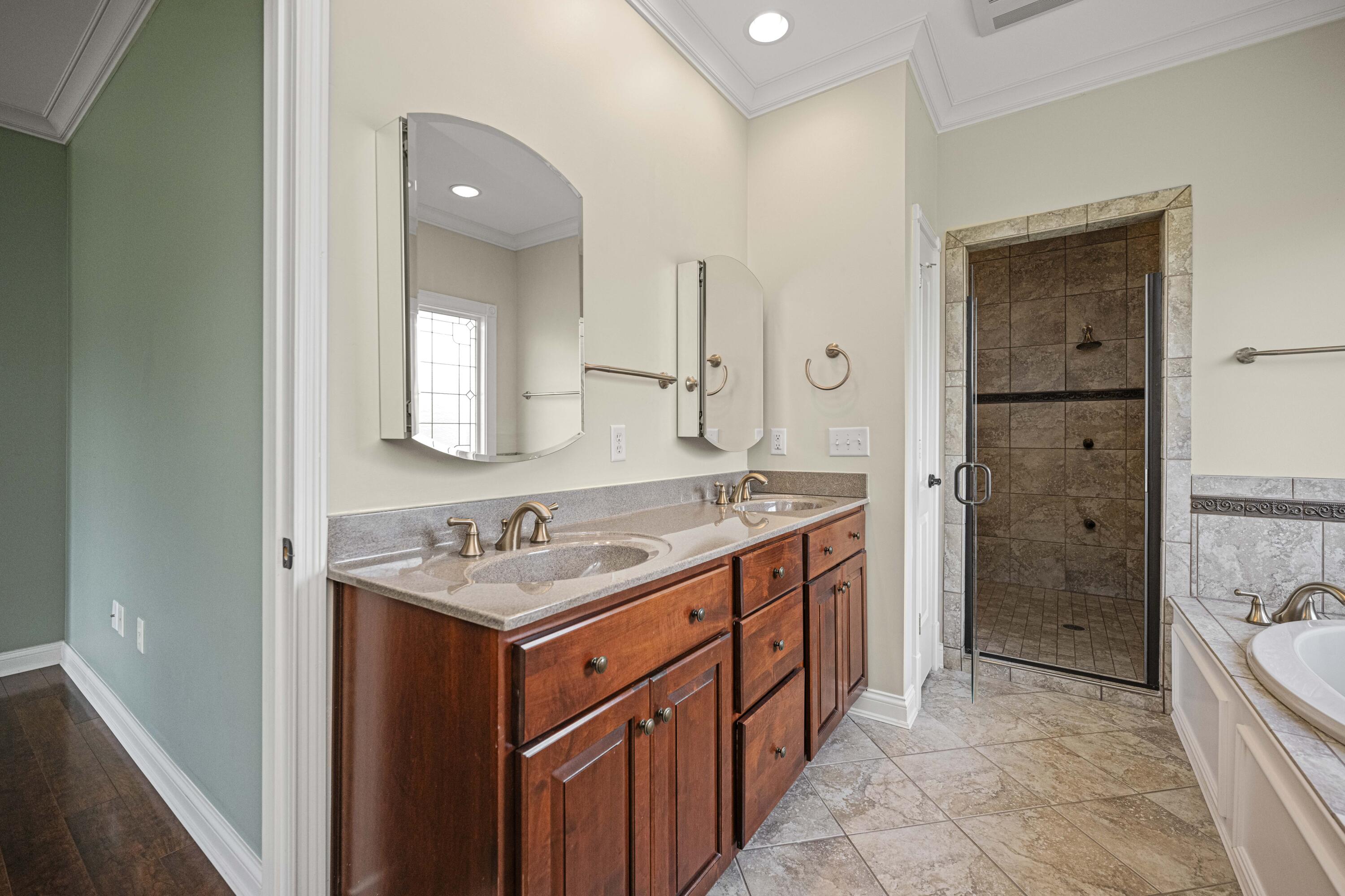 Richmond, Kentucky 40475, United States, 5 Bedrooms Bedrooms, ,3 BathroomsBathrooms,Residential,Pending,38701