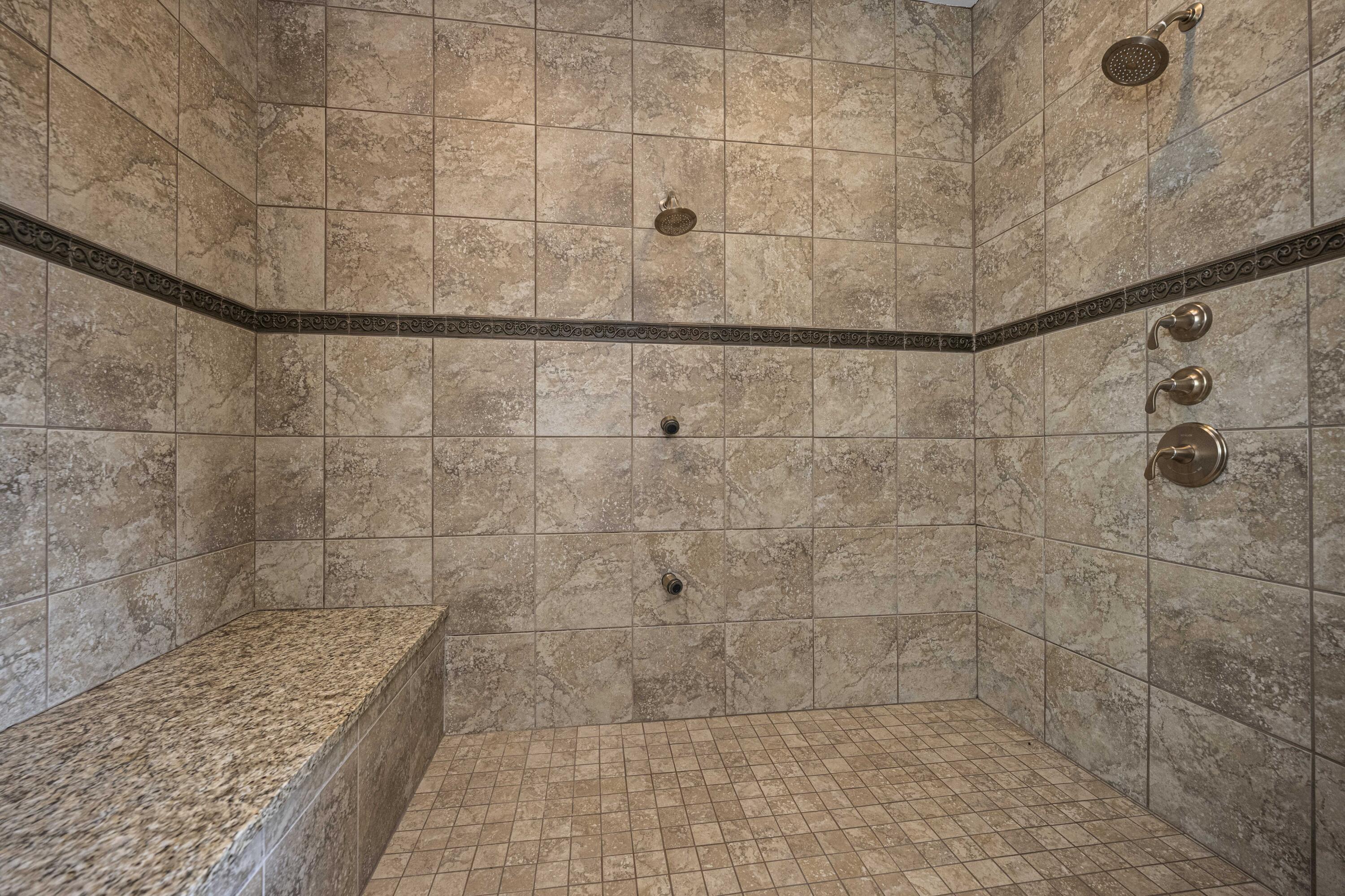 Richmond, Kentucky 40475, United States, 5 Bedrooms Bedrooms, ,3 BathroomsBathrooms,Residential,Pending,38701