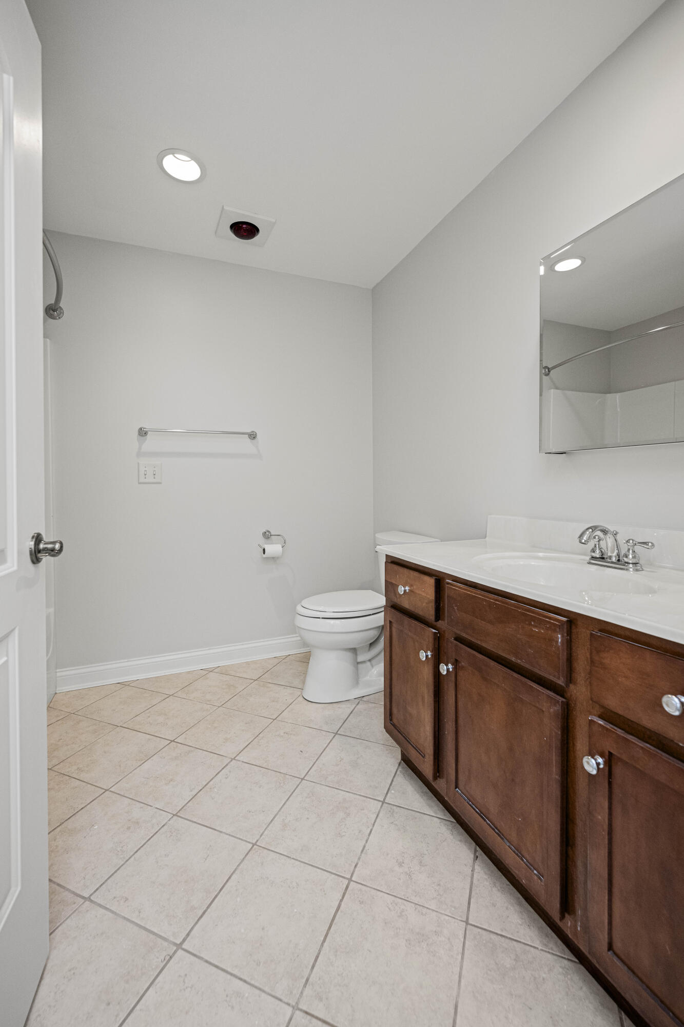 Richmond, Kentucky 40475, United States, 5 Bedrooms Bedrooms, ,3 BathroomsBathrooms,Residential,Pending,38701