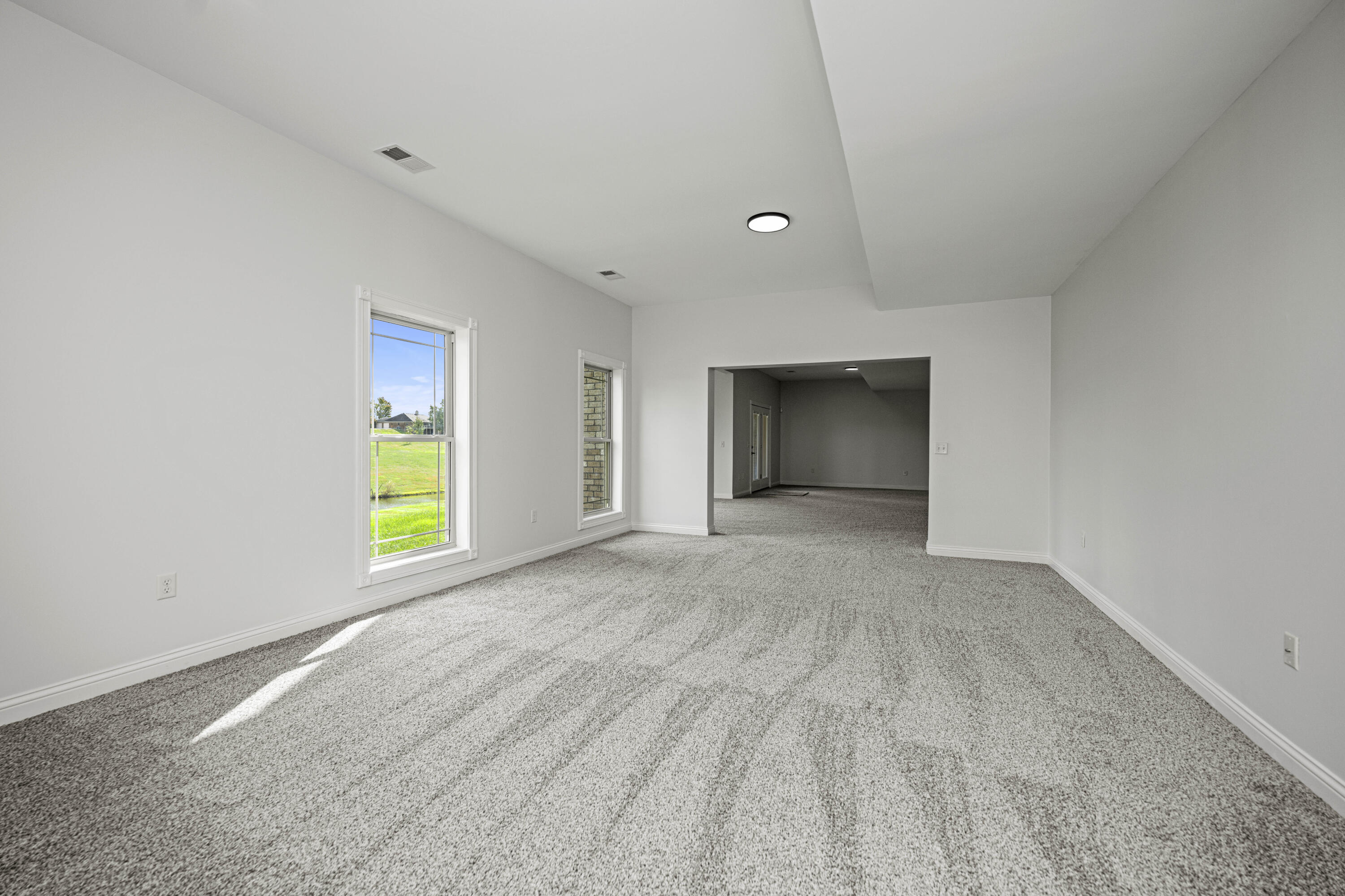 Richmond, Kentucky 40475, United States, 5 Bedrooms Bedrooms, ,3 BathroomsBathrooms,Residential,Pending,38701