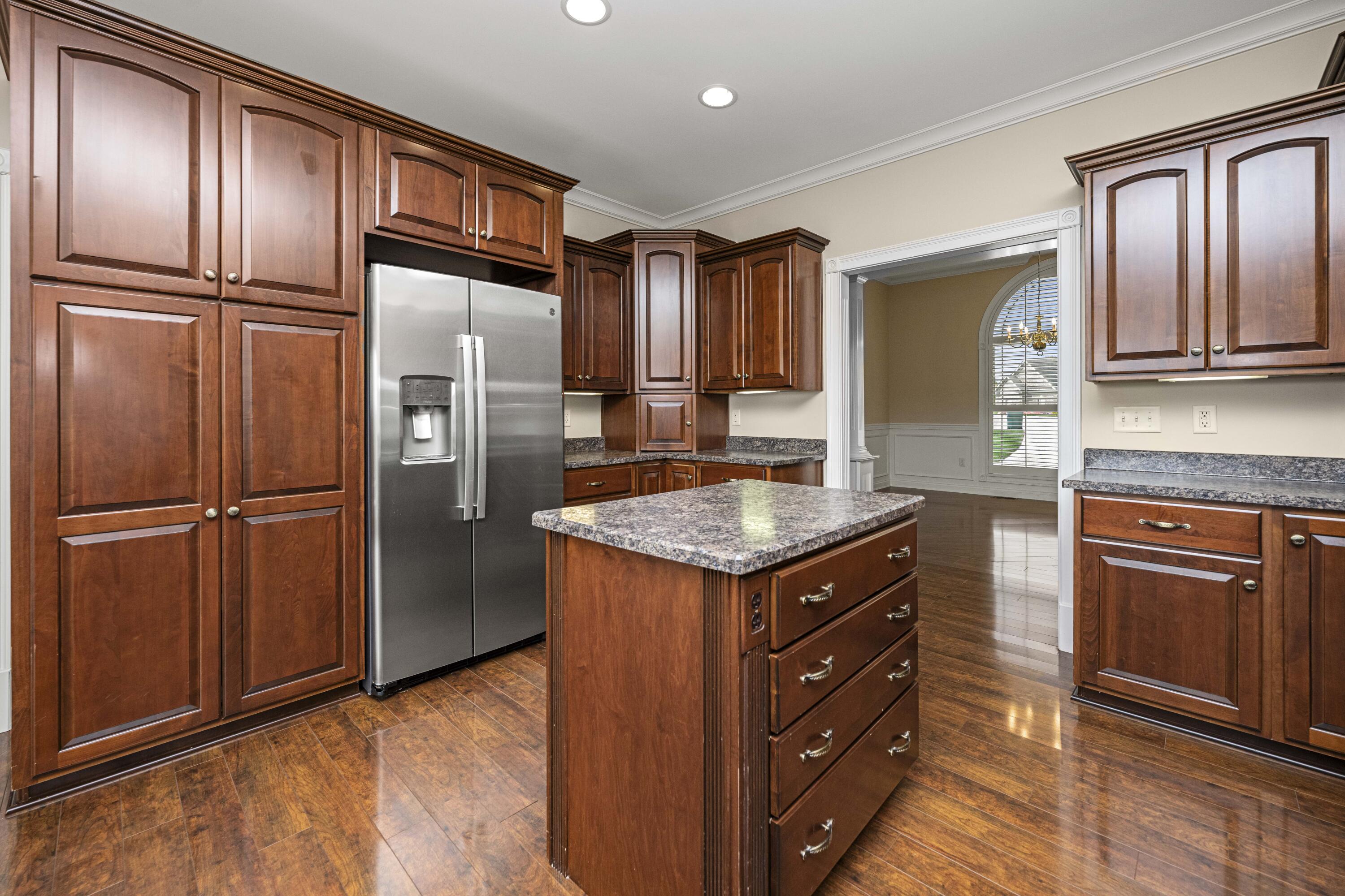 Richmond, Kentucky 40475, United States, 5 Bedrooms Bedrooms, ,3 BathroomsBathrooms,Residential,Pending,38701