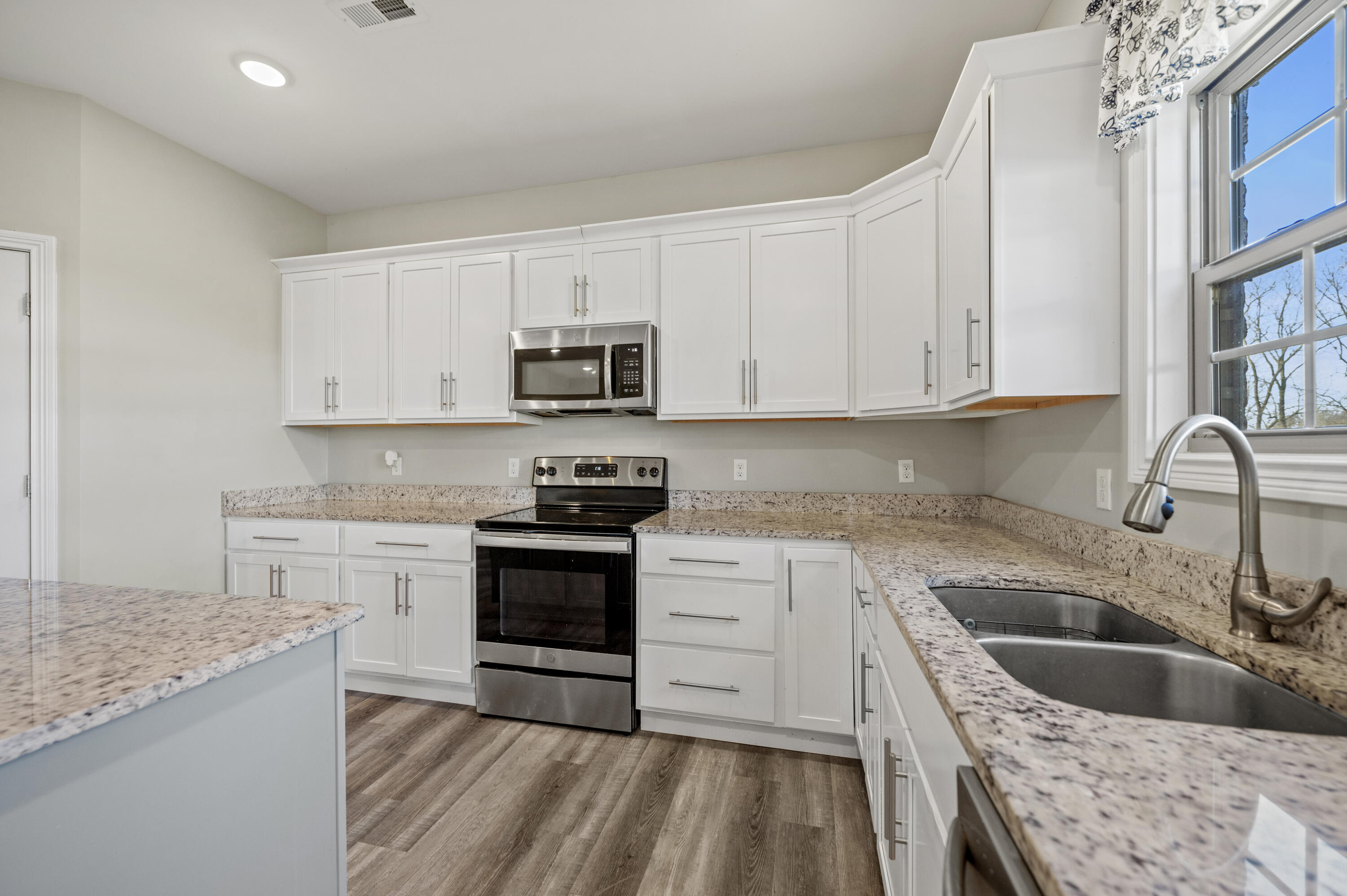 Richmond, Kentucky 40475, United States, 4 Bedrooms Bedrooms, ,3 BathroomsBathrooms,Residential,Active,254436