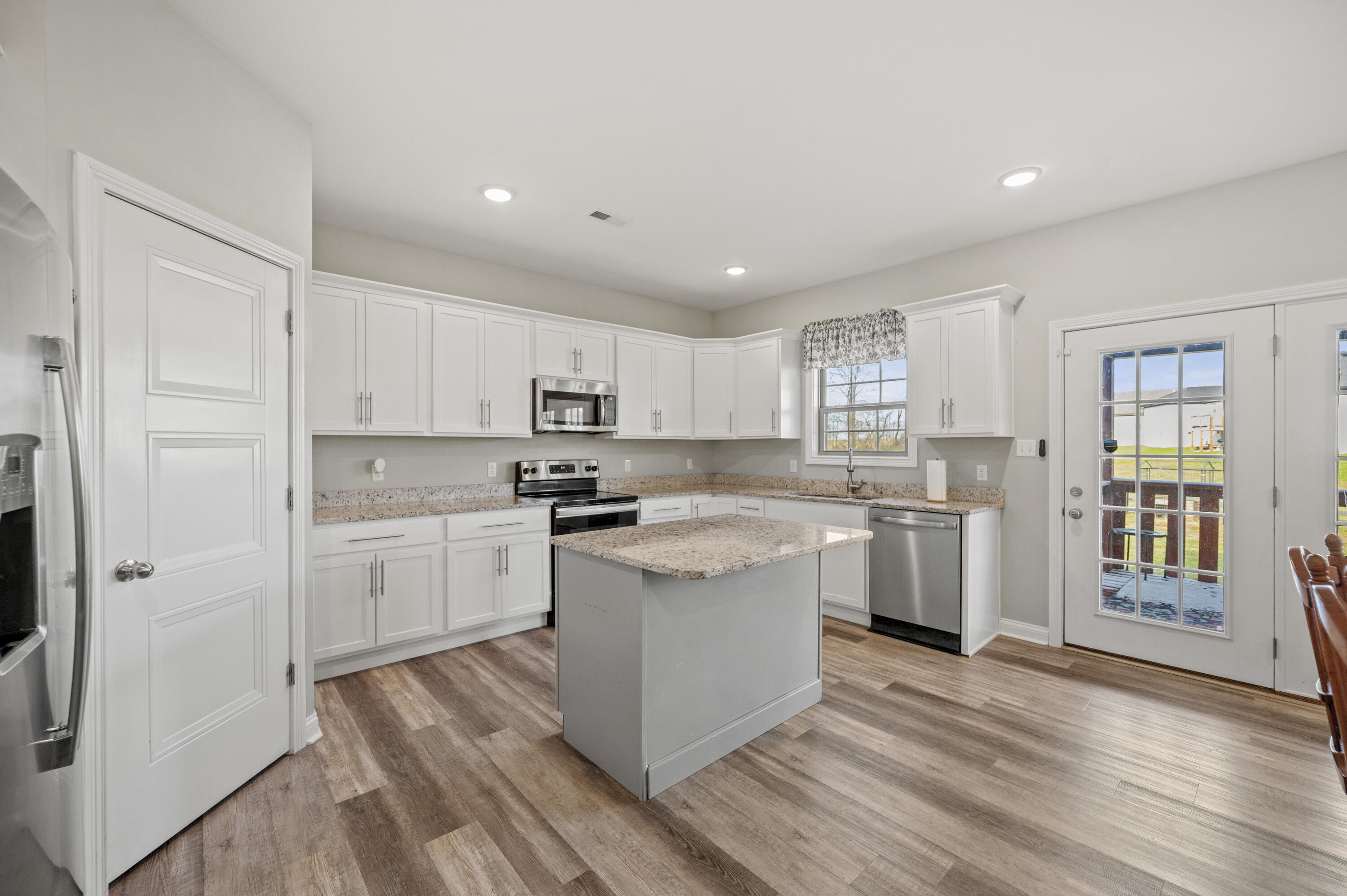 Richmond, Kentucky 40475, United States, 4 Bedrooms Bedrooms, ,3 BathroomsBathrooms,Residential,Active,254436