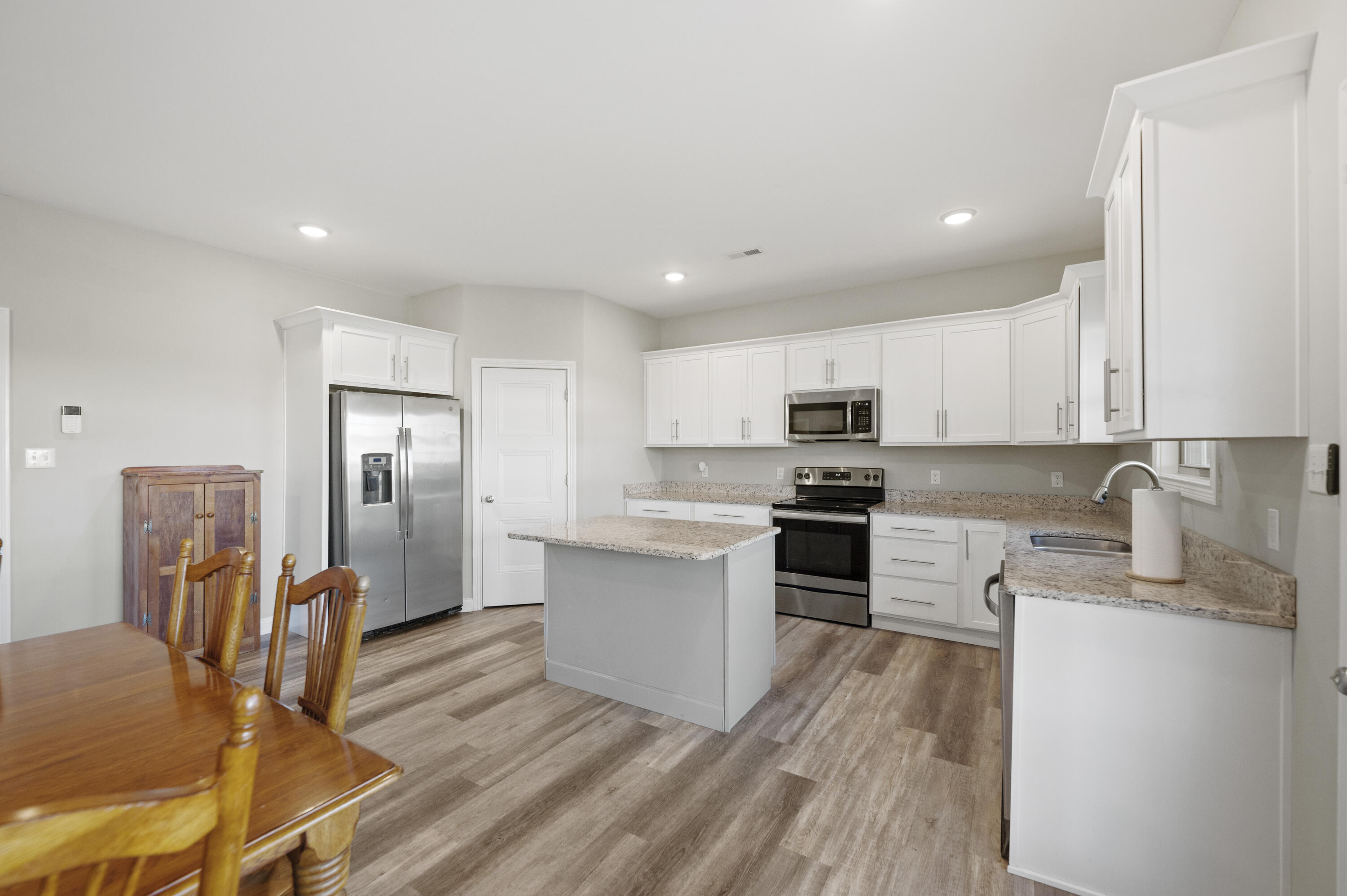 Richmond, Kentucky 40475, United States, 4 Bedrooms Bedrooms, ,3 BathroomsBathrooms,Residential,Active,254436