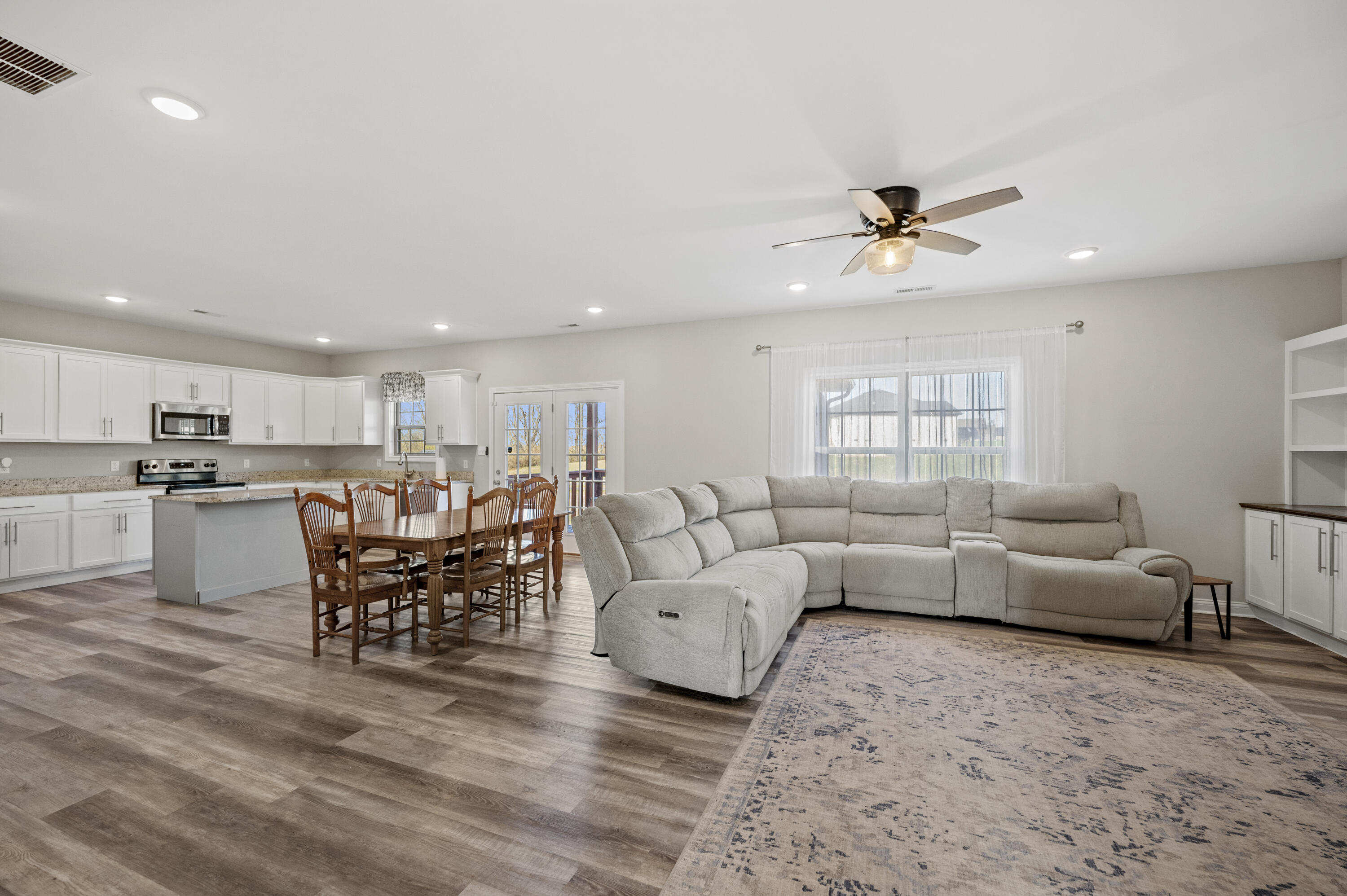 Richmond, Kentucky 40475, United States, 4 Bedrooms Bedrooms, ,3 BathroomsBathrooms,Residential,Active,254436