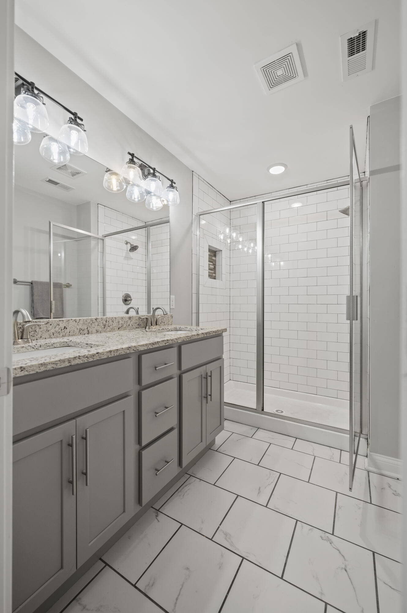 Richmond, Kentucky 40475, United States, 4 Bedrooms Bedrooms, ,3 BathroomsBathrooms,Residential,Active,254436