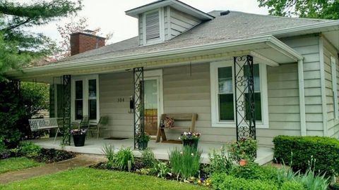 Photo of 104 S Walnut Street, Wilmore, KY 40390 (MLS # 25503369)