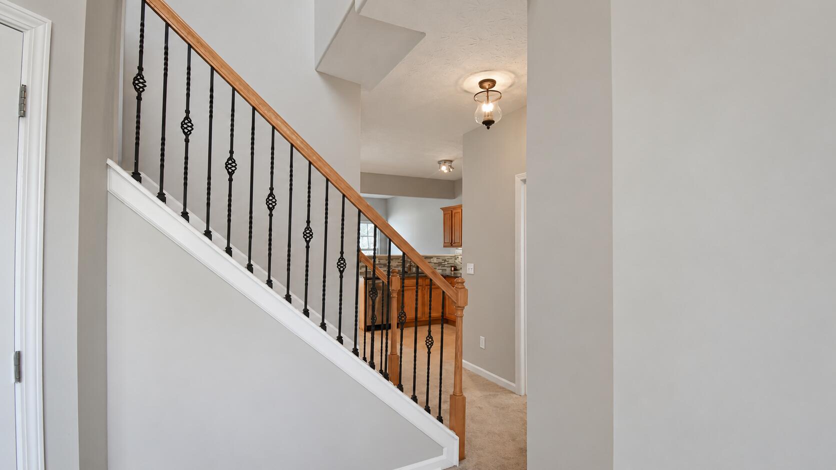 135 Goodman Way - Photo 2