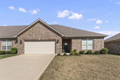Photo of 904 Paddock Court, Richmond, KY 40475 (MLS # 25018450)