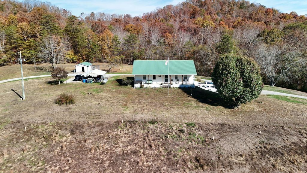 Photo of 286 E Doe Creek Road, Liberty, KY 42539 (MLS # 25505338)