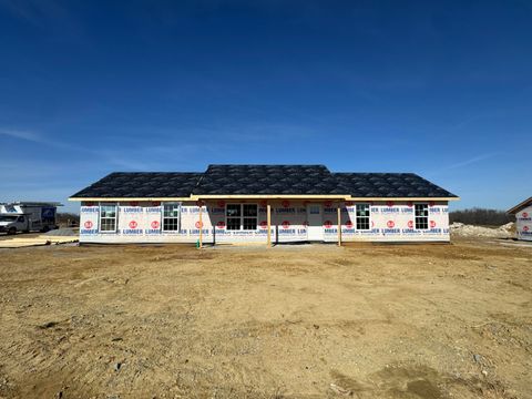 Photo of 567 Middle Creek Way, Berea, KY 40403 (MLS # 25506438)