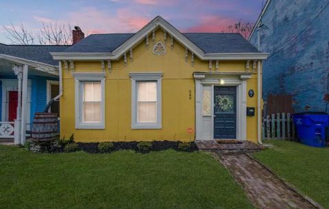 Photo of 549 N Limestone, Lexington, KY 40508 (MLS # 25503203)