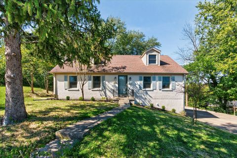 Photo of 1120 Gainesway Court, Lexington, KY 40517 (MLS # 25503706)