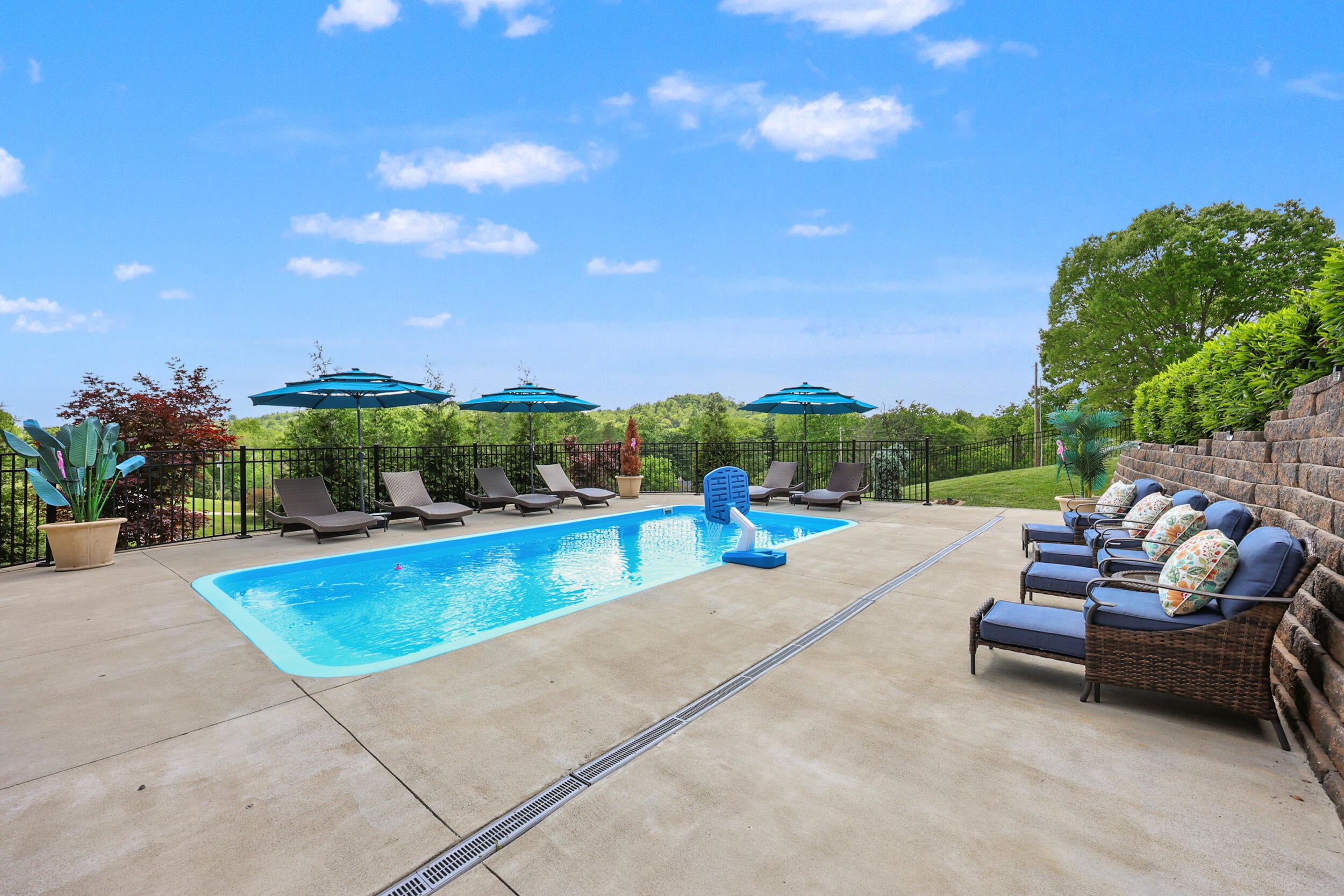 Richmond, Kentucky, 40475, United States, 6 Bedrooms Bedrooms, ,6 BathroomsBathrooms,Residential,Active,2043286