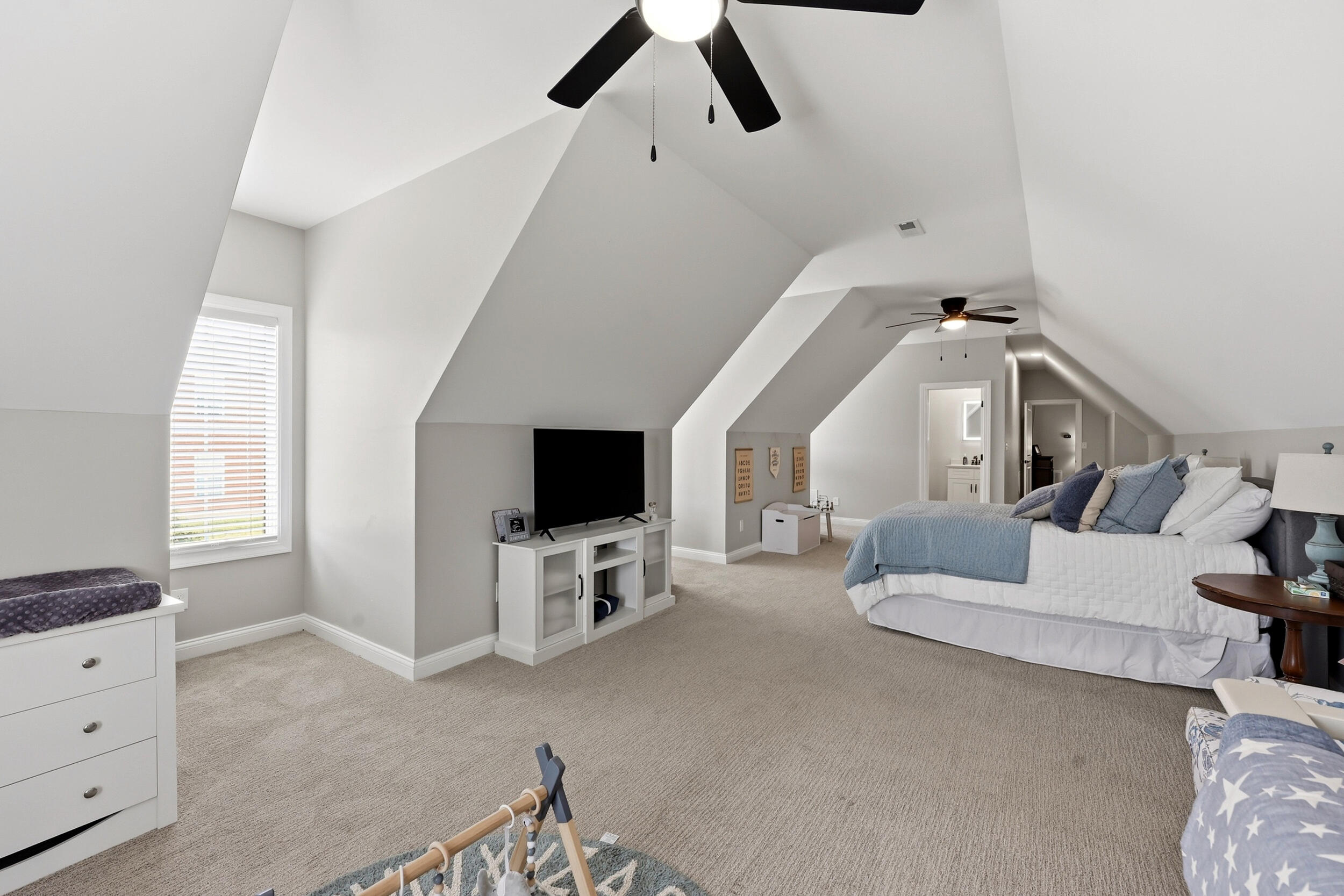 Richmond, Kentucky, 40475, United States, 6 Bedrooms Bedrooms, ,6 BathroomsBathrooms,Residential,Active,2043286