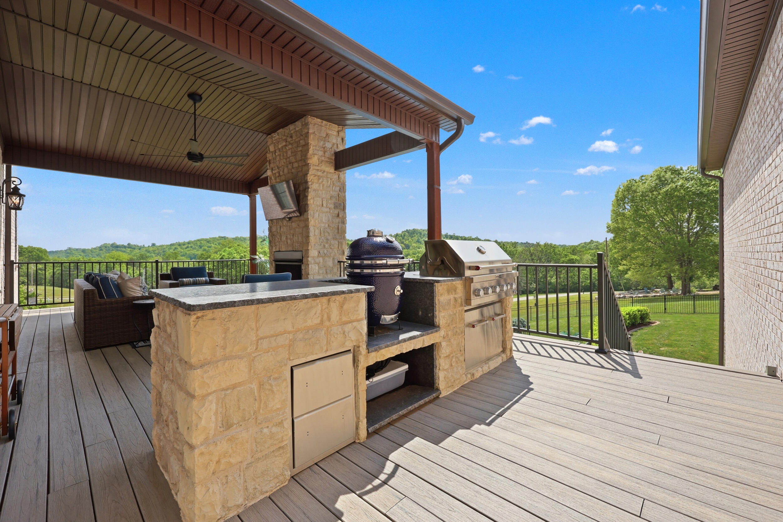 Richmond, Kentucky, 40475, United States, 6 Bedrooms Bedrooms, ,6 BathroomsBathrooms,Residential,Active,2043286
