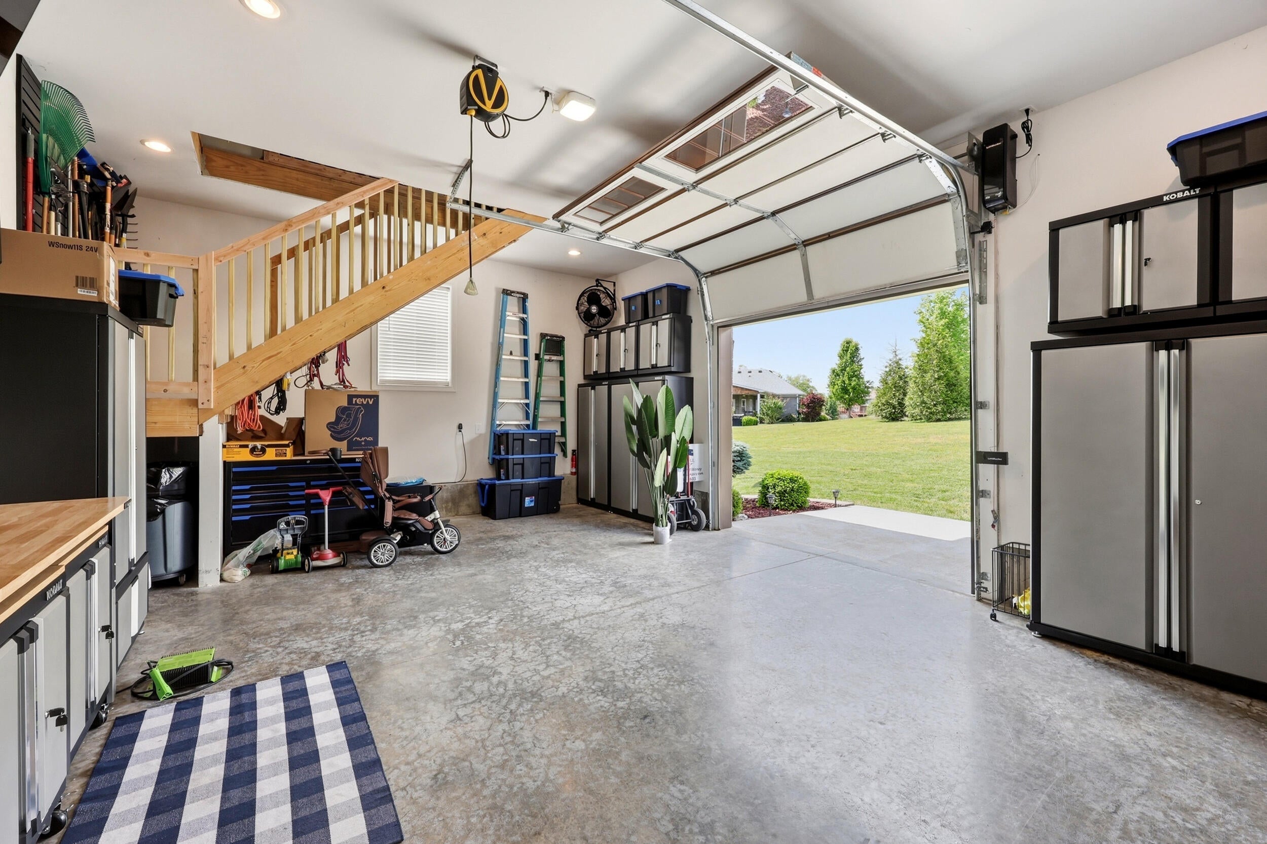 Richmond, Kentucky, 40475, United States, 6 Bedrooms Bedrooms, ,6 BathroomsBathrooms,Residential,Active,2043286