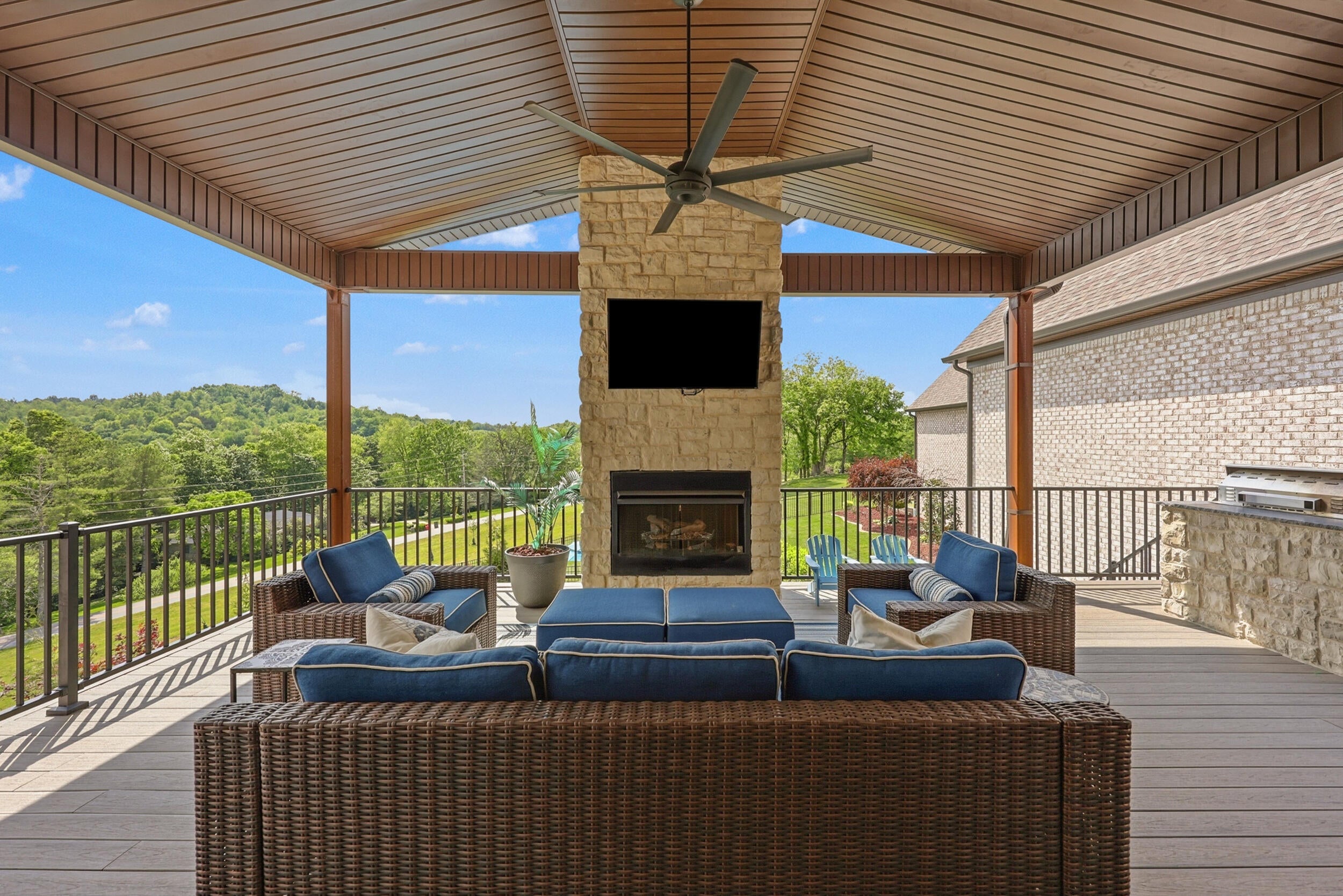 Richmond, Kentucky, 40475, United States, 6 Bedrooms Bedrooms, ,6 BathroomsBathrooms,Residential,Active,2043286