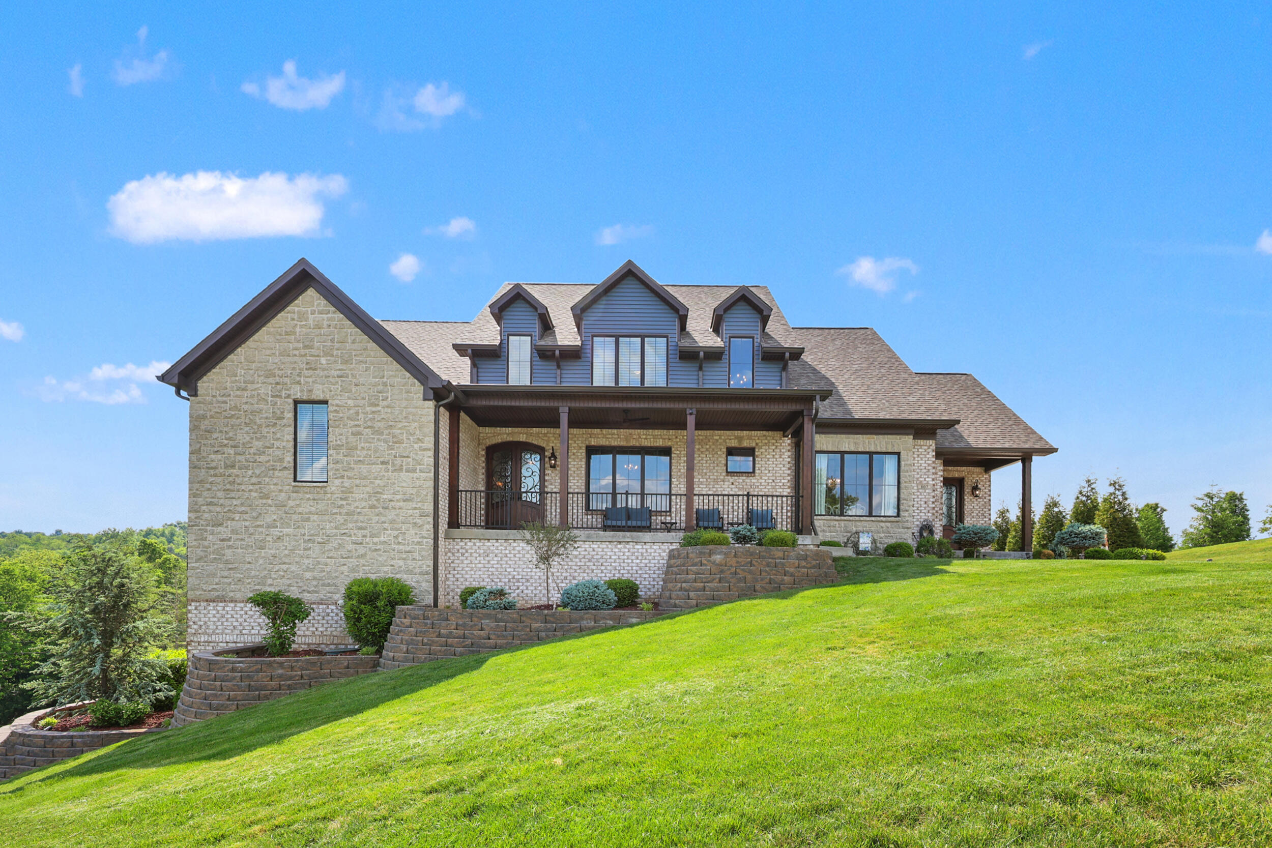 Richmond, Kentucky, 40475, United States, 6 Bedrooms Bedrooms, ,6 BathroomsBathrooms,Residential,Active,2043286