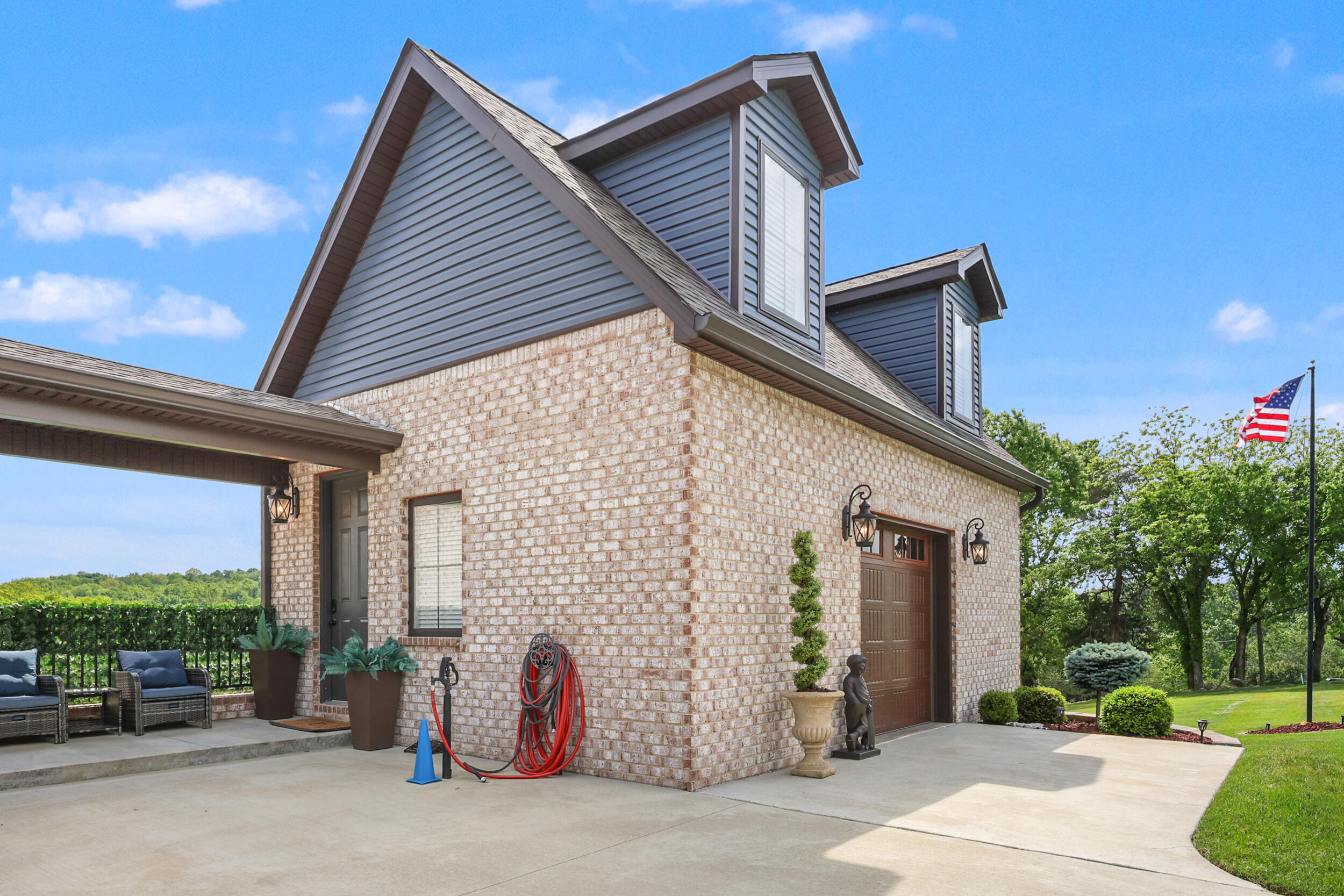 Richmond, Kentucky, 40475, United States, 6 Bedrooms Bedrooms, ,6 BathroomsBathrooms,Residential,Active,2043286