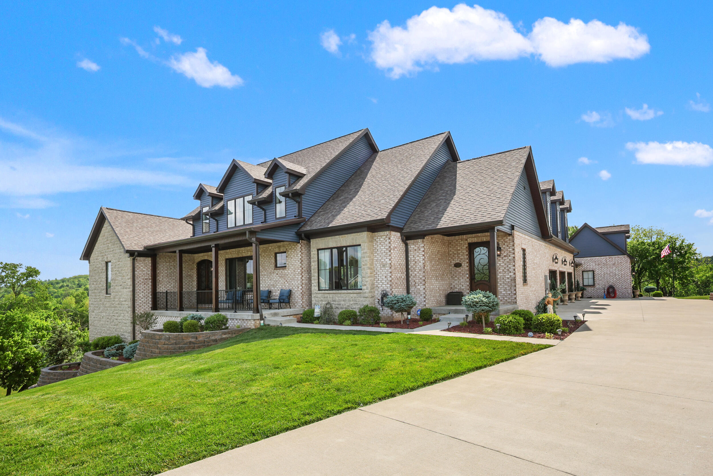 Richmond, Kentucky, 40475, United States, 6 Bedrooms Bedrooms, ,6 BathroomsBathrooms,Residential,Active,2043286