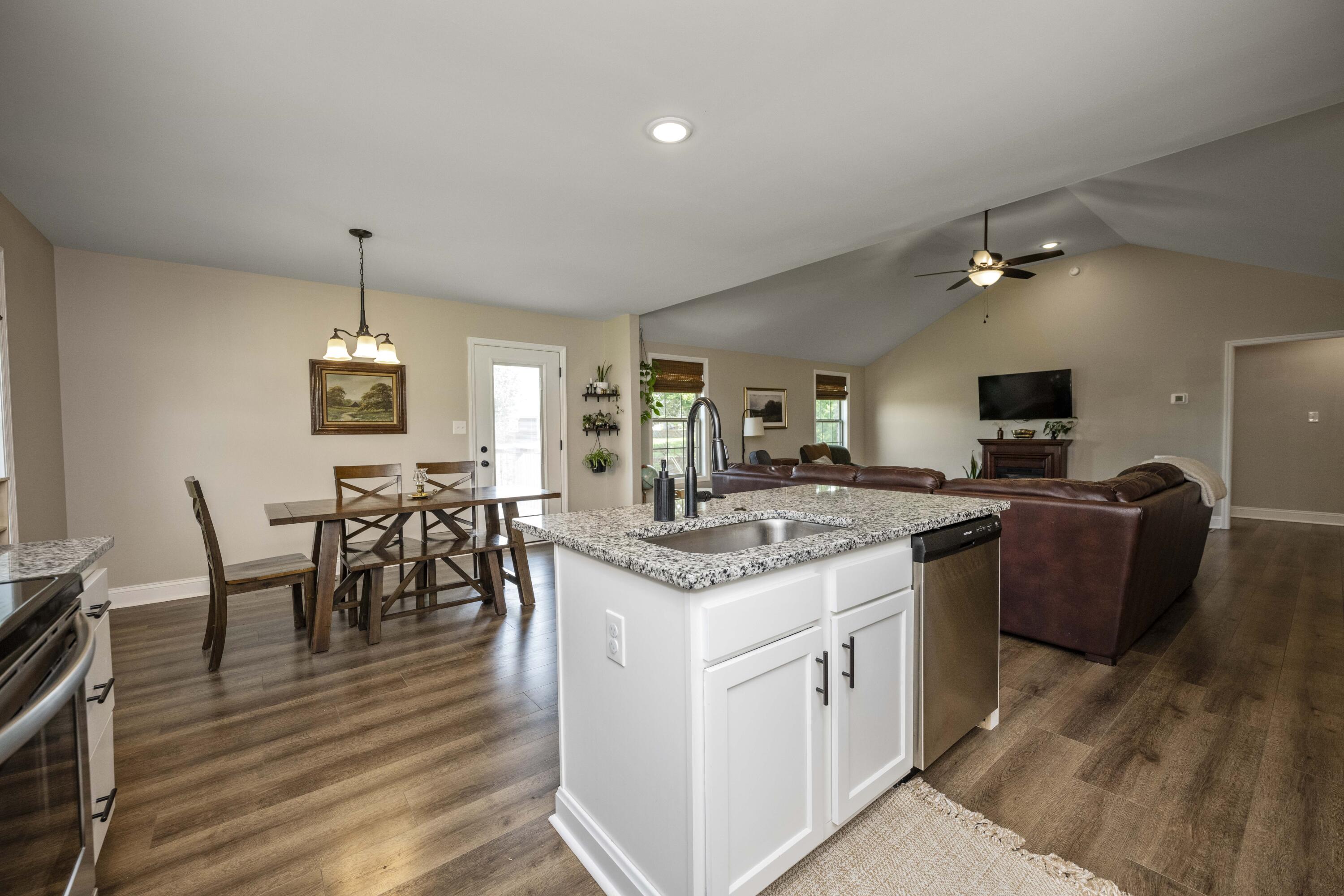 Richmond, Kentucky 40475, United States, 3 Bedrooms Bedrooms, ,2 BathroomsBathrooms,Residential,Active,146848