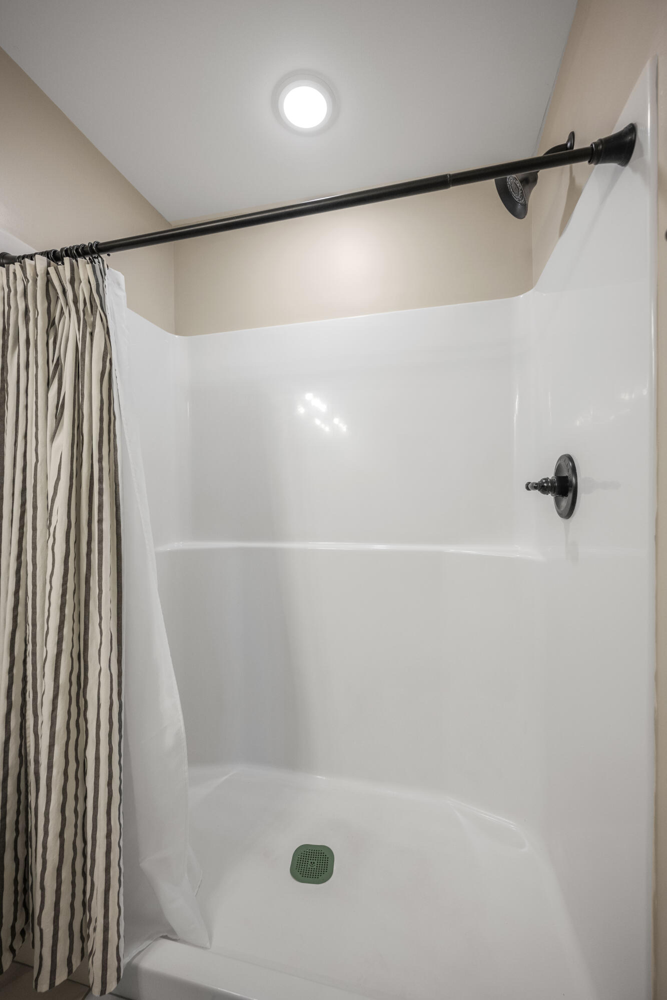 Richmond, Kentucky 40475, United States, 3 Bedrooms Bedrooms, ,2 BathroomsBathrooms,Residential,Active,146848