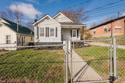 Photo of 245 Evansdale Avenue, Richmond, KY 40475 (MLS # 25507375)