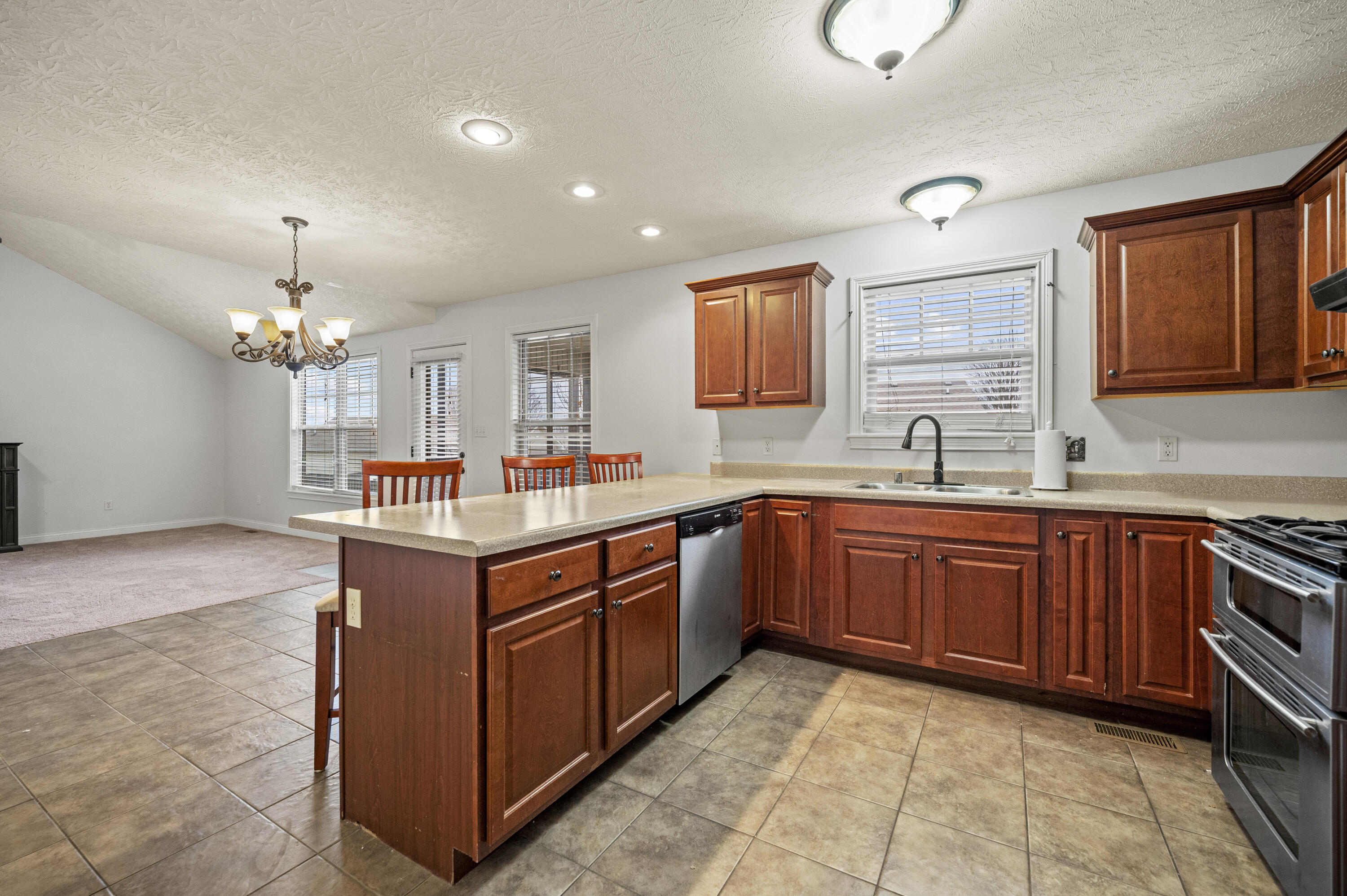 Richmond, Kentucky 40475, United States, 3 Bedrooms Bedrooms, ,2 BathroomsBathrooms,Residential,Active,194363