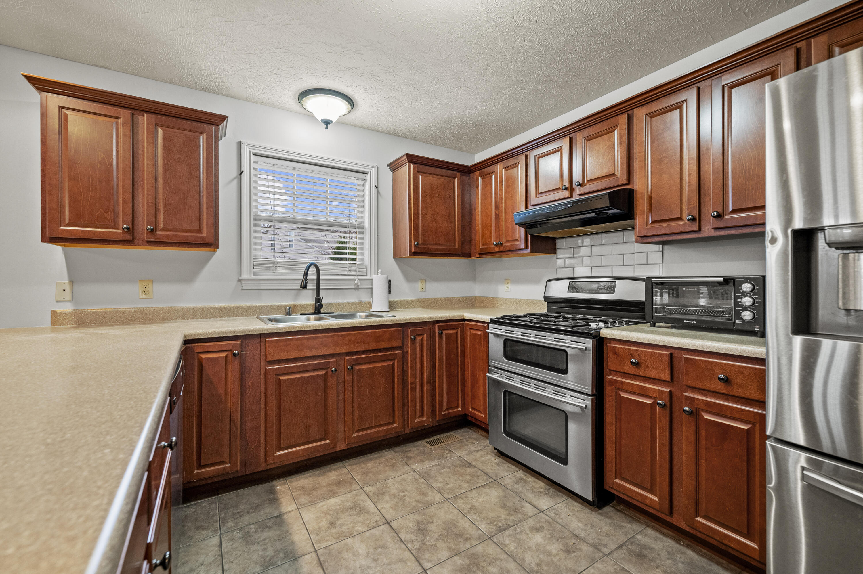 Richmond, Kentucky 40475, United States, 3 Bedrooms Bedrooms, ,2 BathroomsBathrooms,Residential,Active,194363