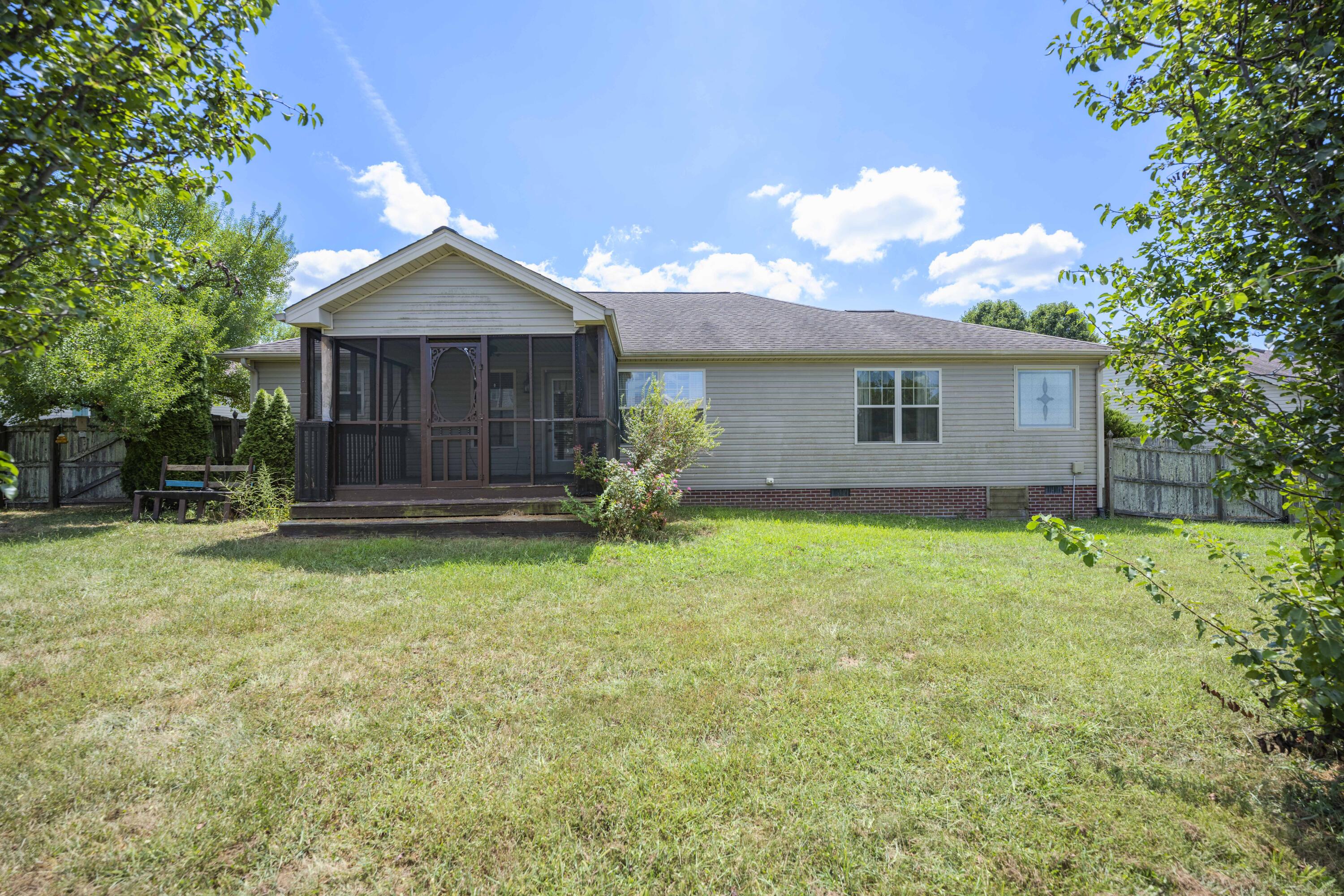 Richmond, Kentucky 40475, United States, 3 Bedrooms Bedrooms, ,2 BathroomsBathrooms,Residential,Active,194363