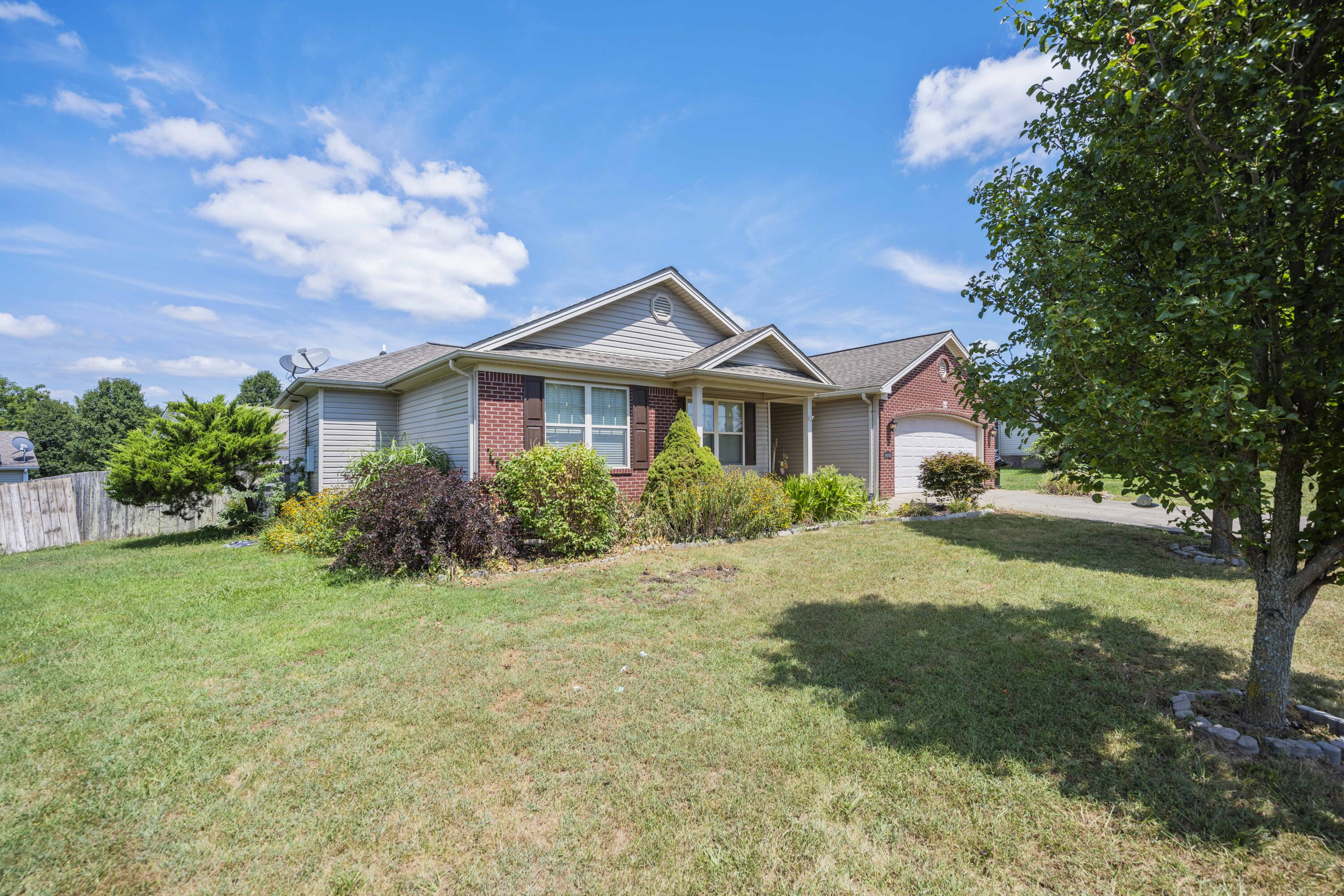 Richmond, Kentucky 40475, United States, 3 Bedrooms Bedrooms, ,2 BathroomsBathrooms,Residential,Active,194363