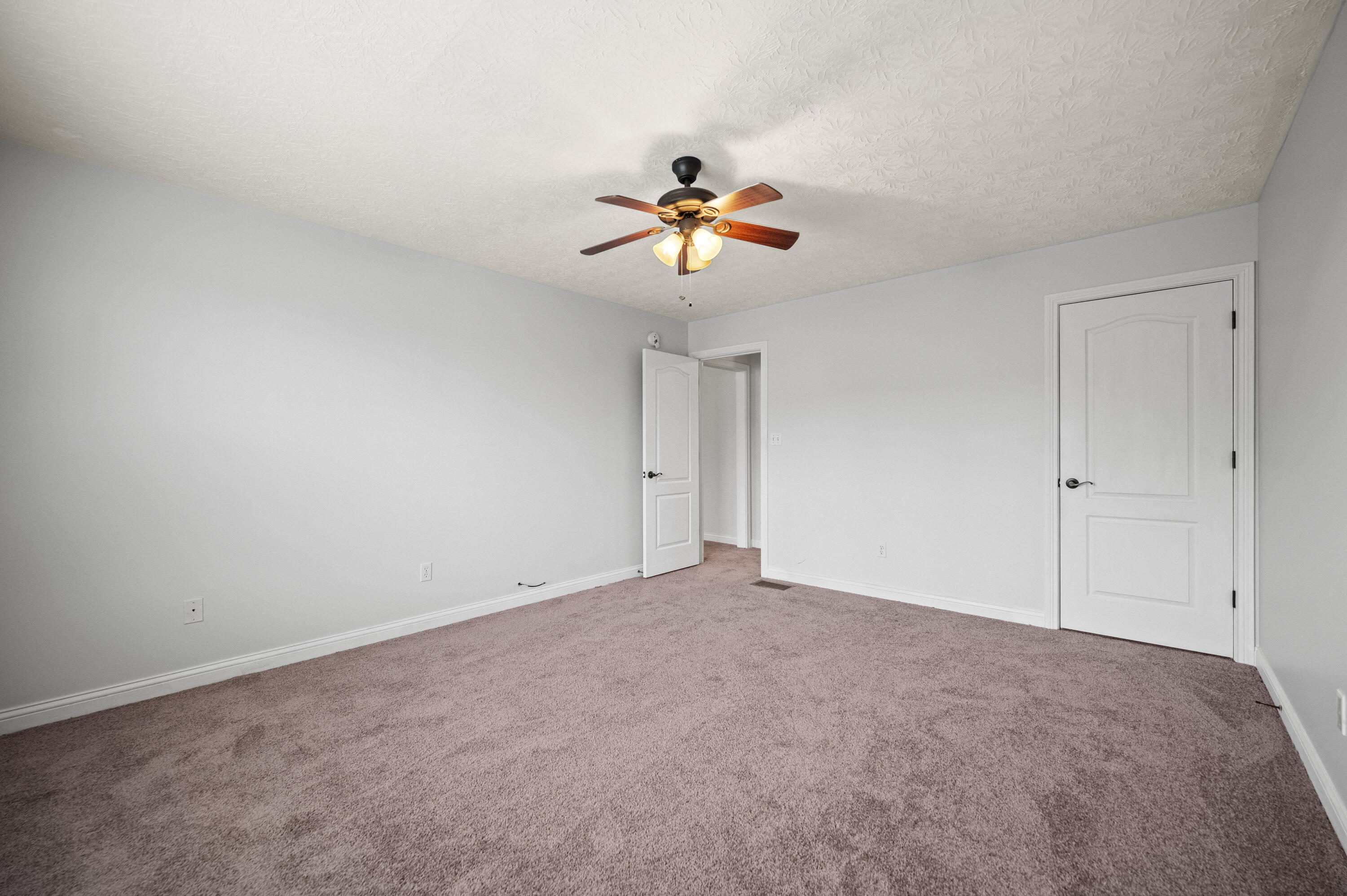 Richmond, Kentucky 40475, United States, 3 Bedrooms Bedrooms, ,2 BathroomsBathrooms,Residential,Active,194363