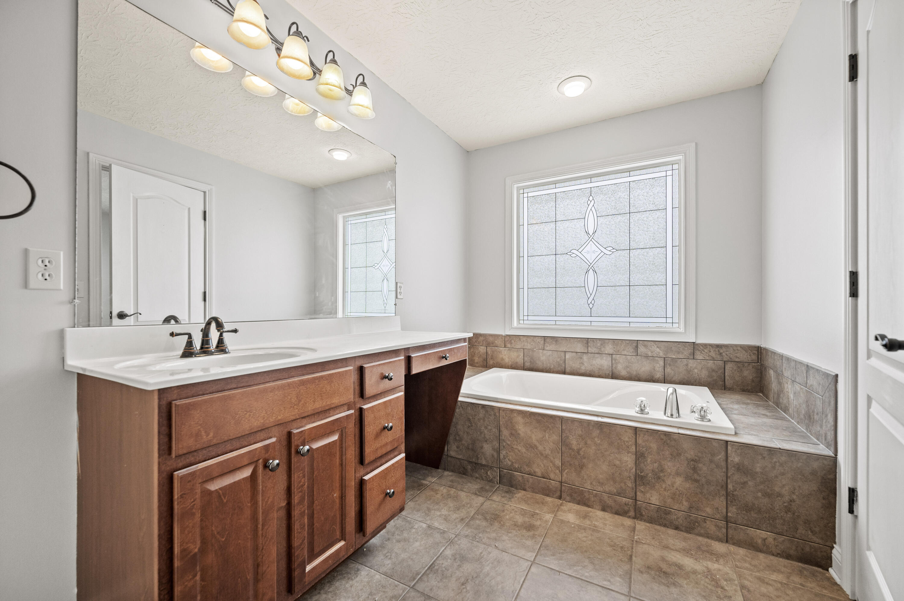 Richmond, Kentucky 40475, United States, 3 Bedrooms Bedrooms, ,2 BathroomsBathrooms,Residential,Active,194363