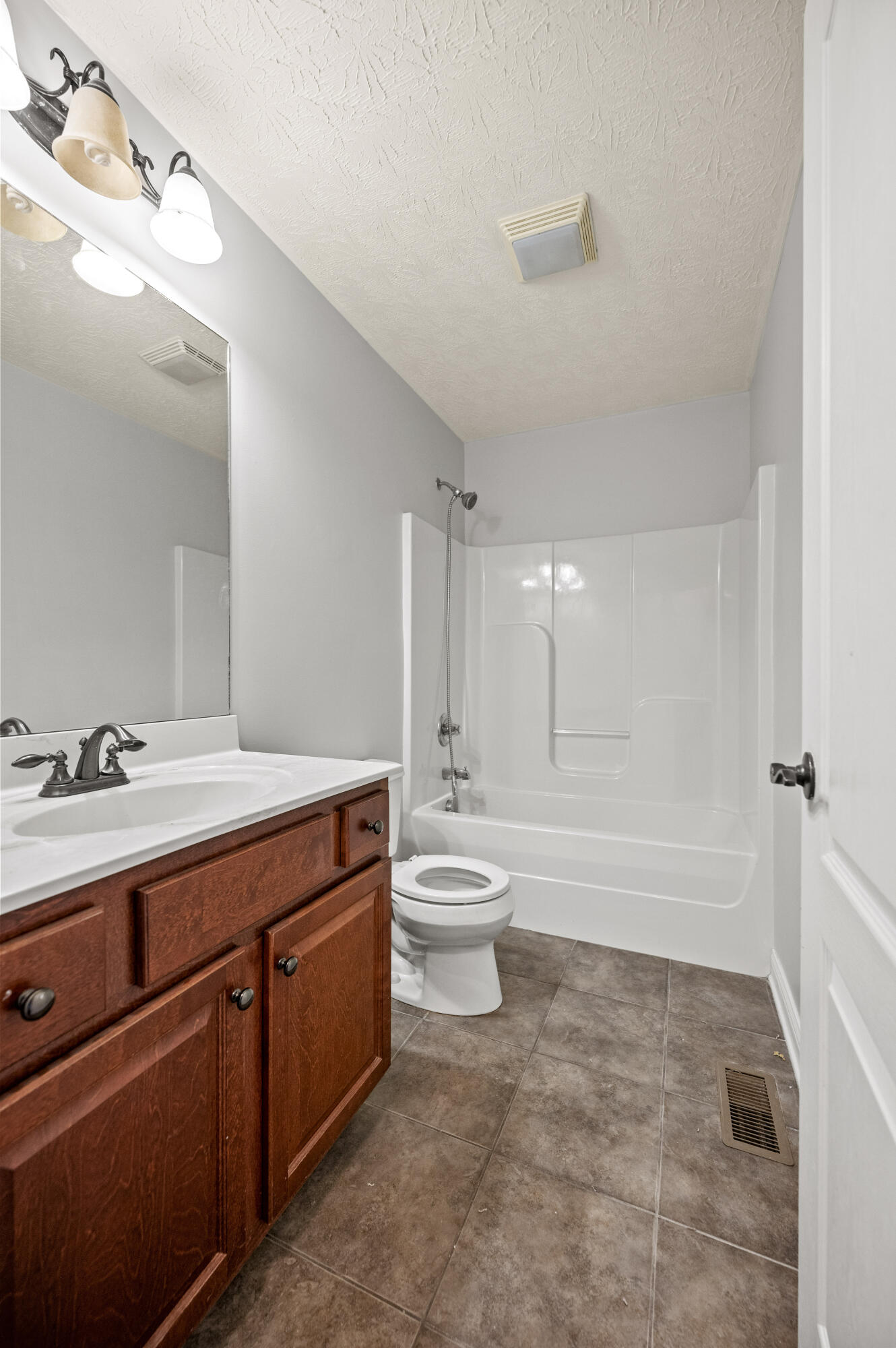 Richmond, Kentucky 40475, United States, 3 Bedrooms Bedrooms, ,2 BathroomsBathrooms,Residential,Active,194363