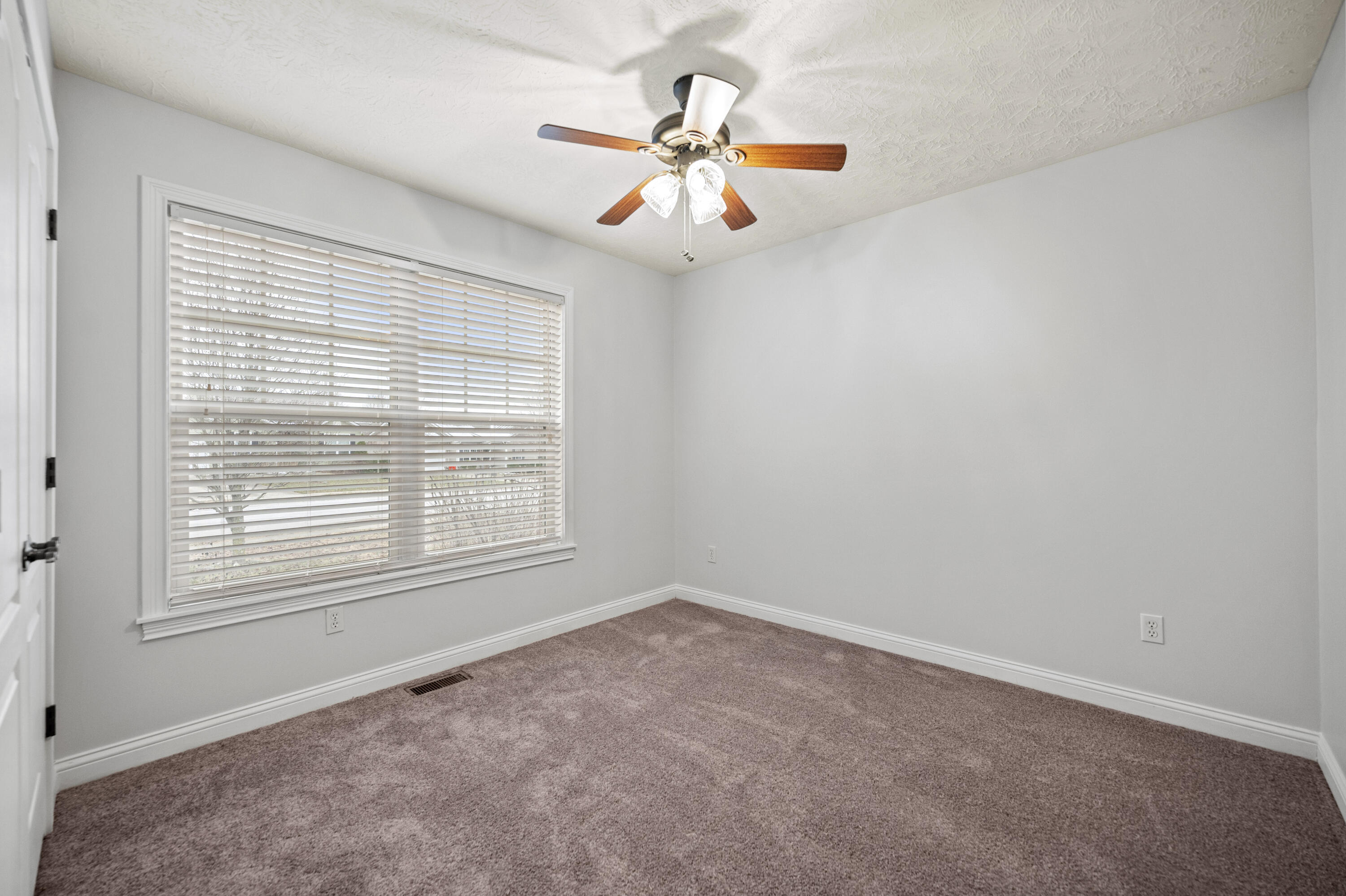 Richmond, Kentucky 40475, United States, 3 Bedrooms Bedrooms, ,2 BathroomsBathrooms,Residential,Active,194363