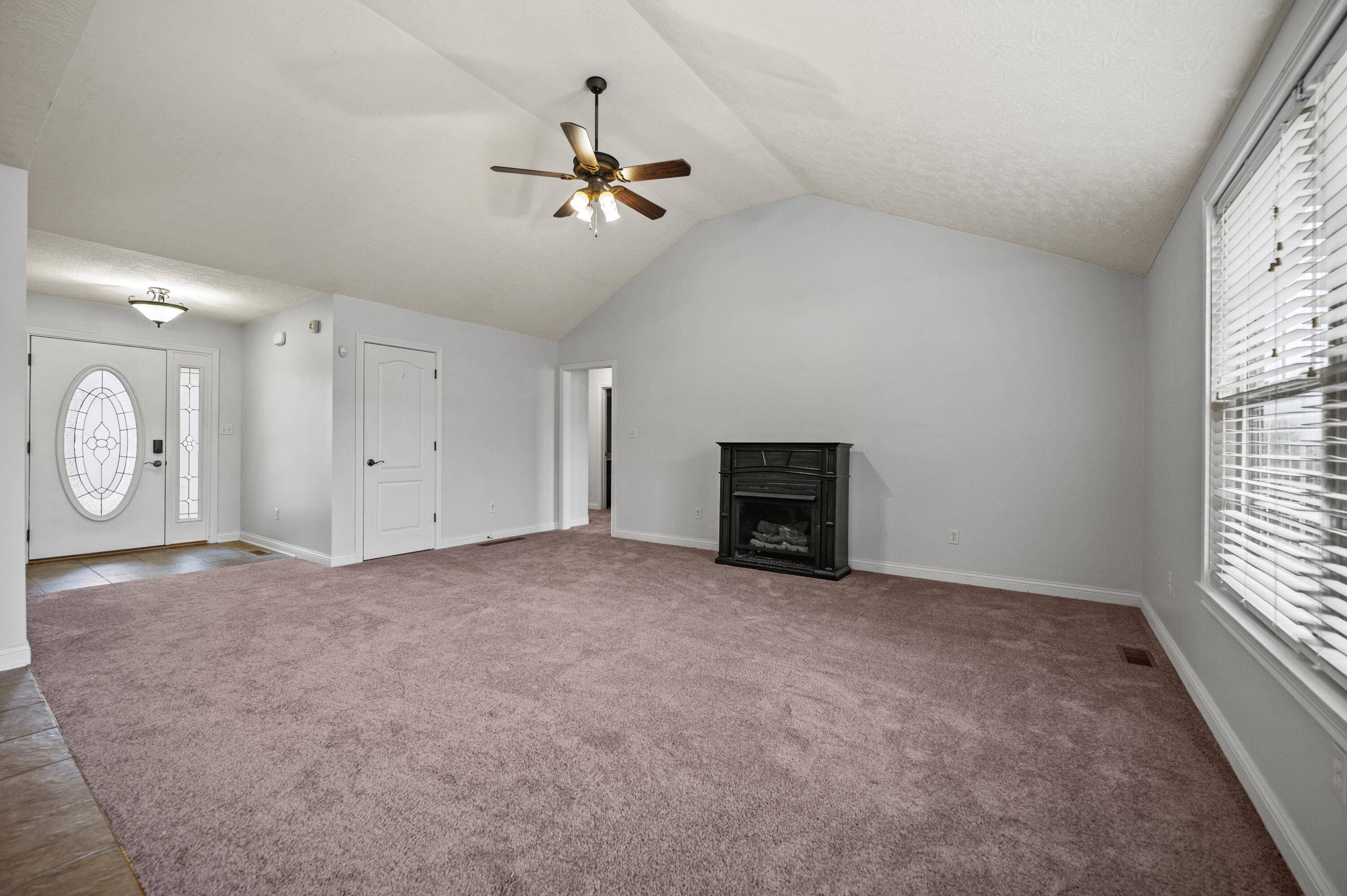 Richmond, Kentucky 40475, United States, 3 Bedrooms Bedrooms, ,2 BathroomsBathrooms,Residential,Active,194363