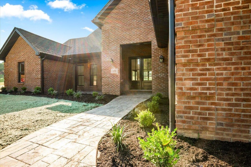 Photo of 129 Pin Oak Trail, London, KY 40744 (MLS # 26025041)