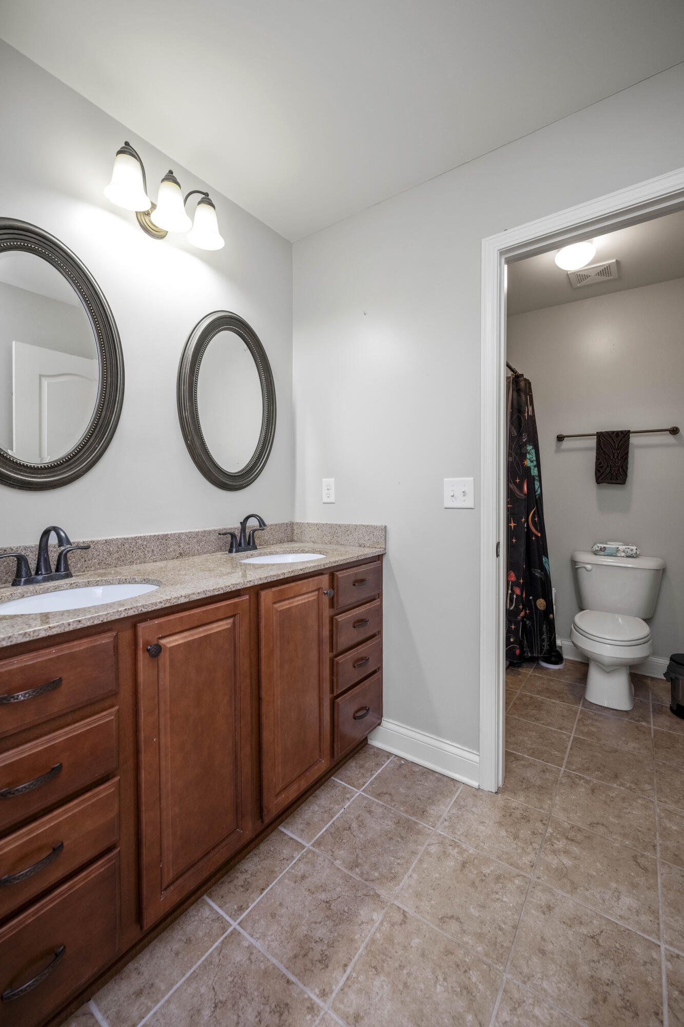 Georgetown, Kentucky 40324, United States, 5 Bedrooms Bedrooms, ,3 BathroomsBathrooms,Residential,Active,161500