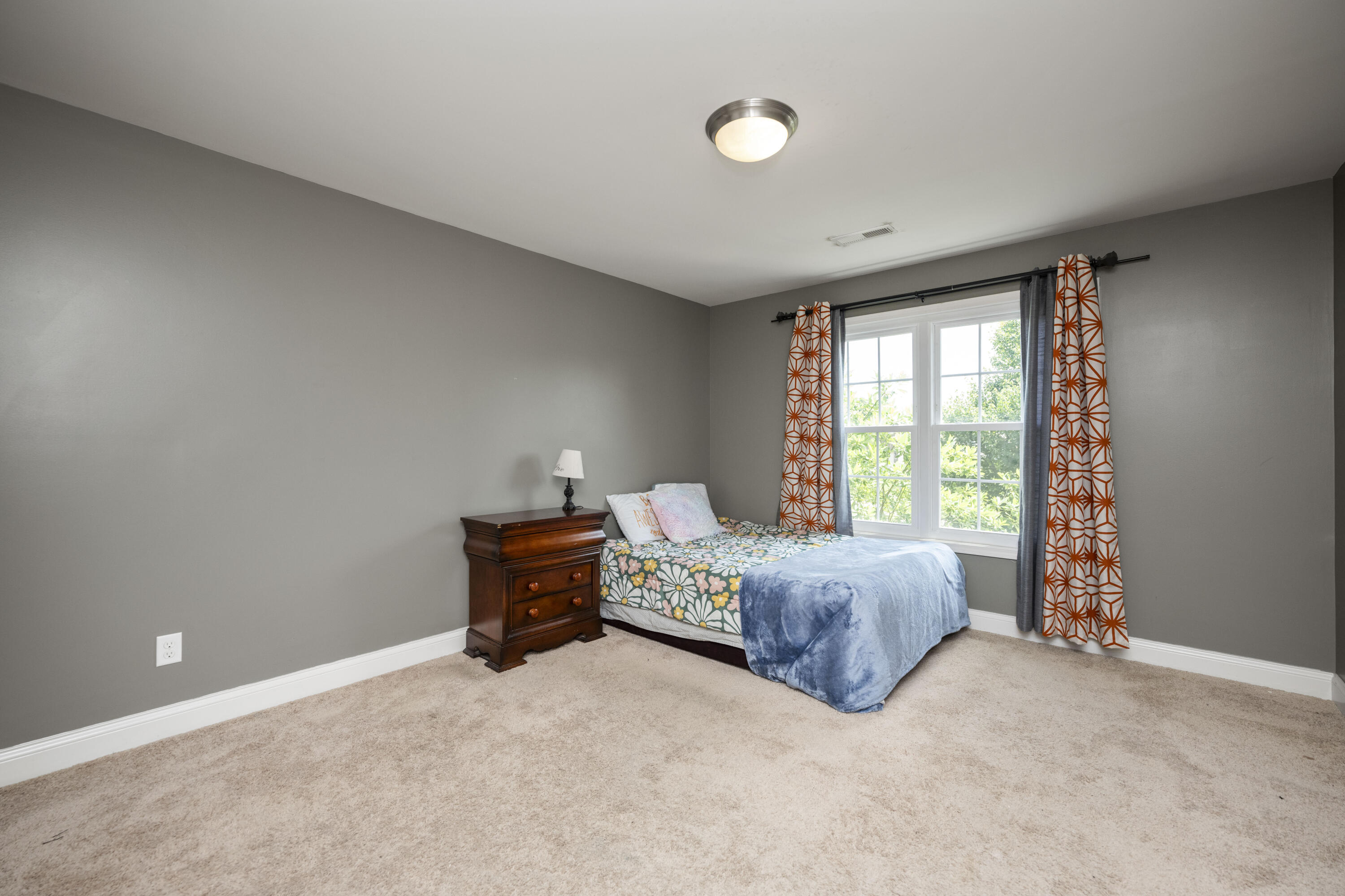 Georgetown, Kentucky 40324, United States, 5 Bedrooms Bedrooms, ,3 BathroomsBathrooms,Residential,Active,161500