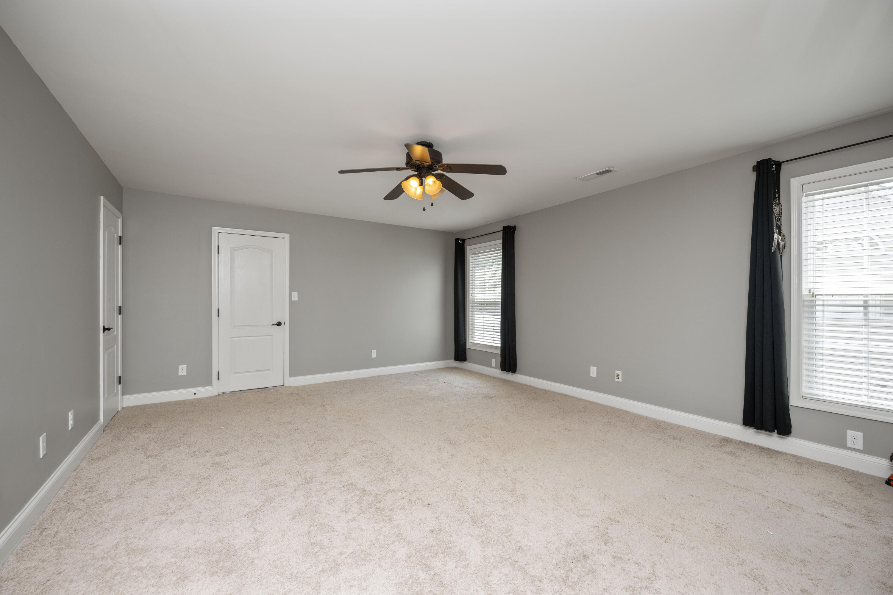 Georgetown, Kentucky 40324, United States, 5 Bedrooms Bedrooms, ,3 BathroomsBathrooms,Residential,Active,161500