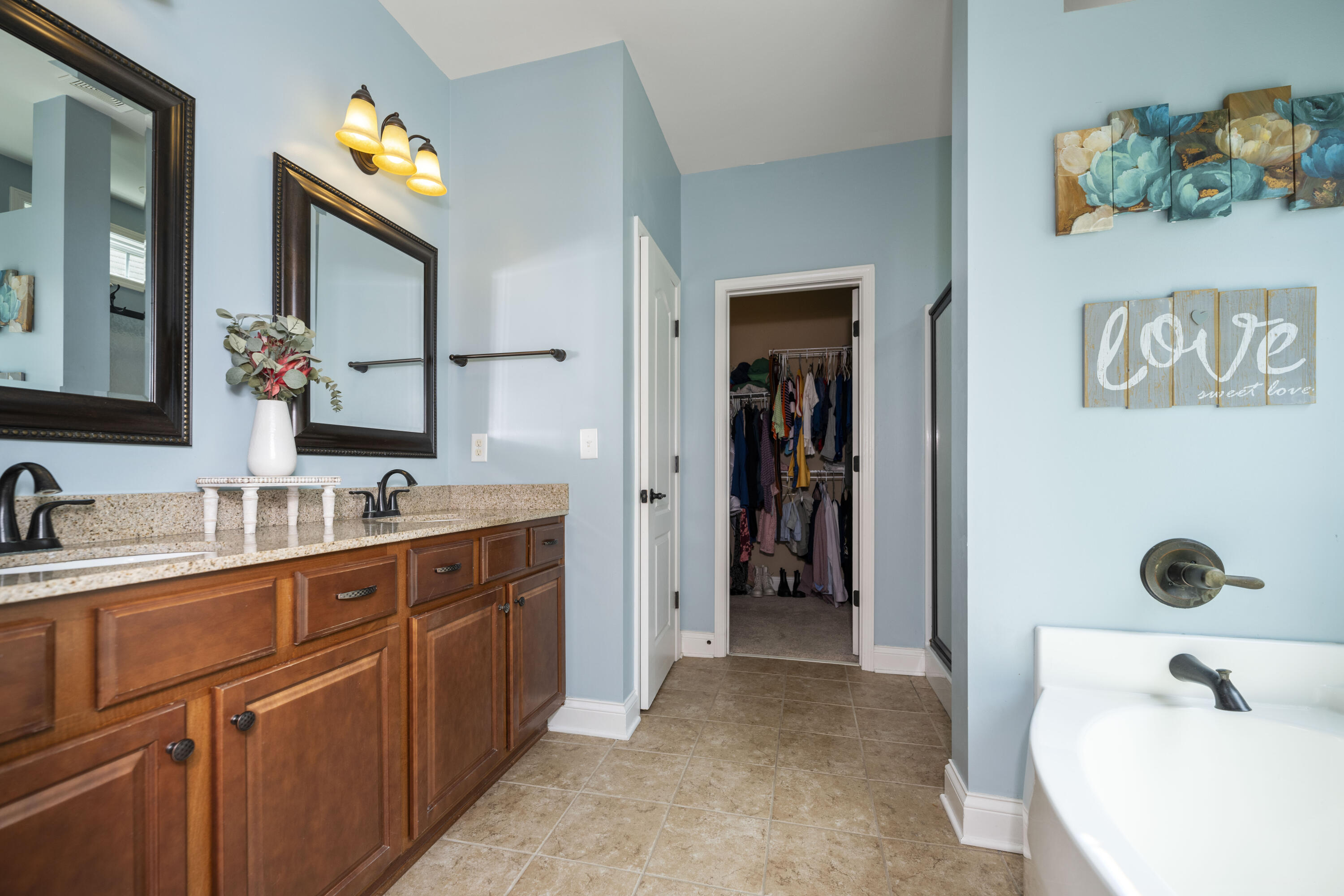 Georgetown, Kentucky 40324, United States, 5 Bedrooms Bedrooms, ,3 BathroomsBathrooms,Residential,Active,161500