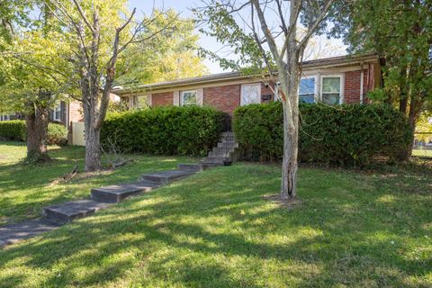 Photo of 572 Folkstone Drive, Lexington, KY 40517 (MLS # 25505299)