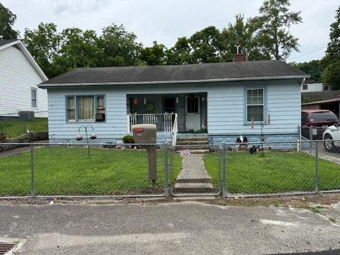 Photo of 144 N Plum Street, Irvine, KY 40336 (MLS # 25507913)