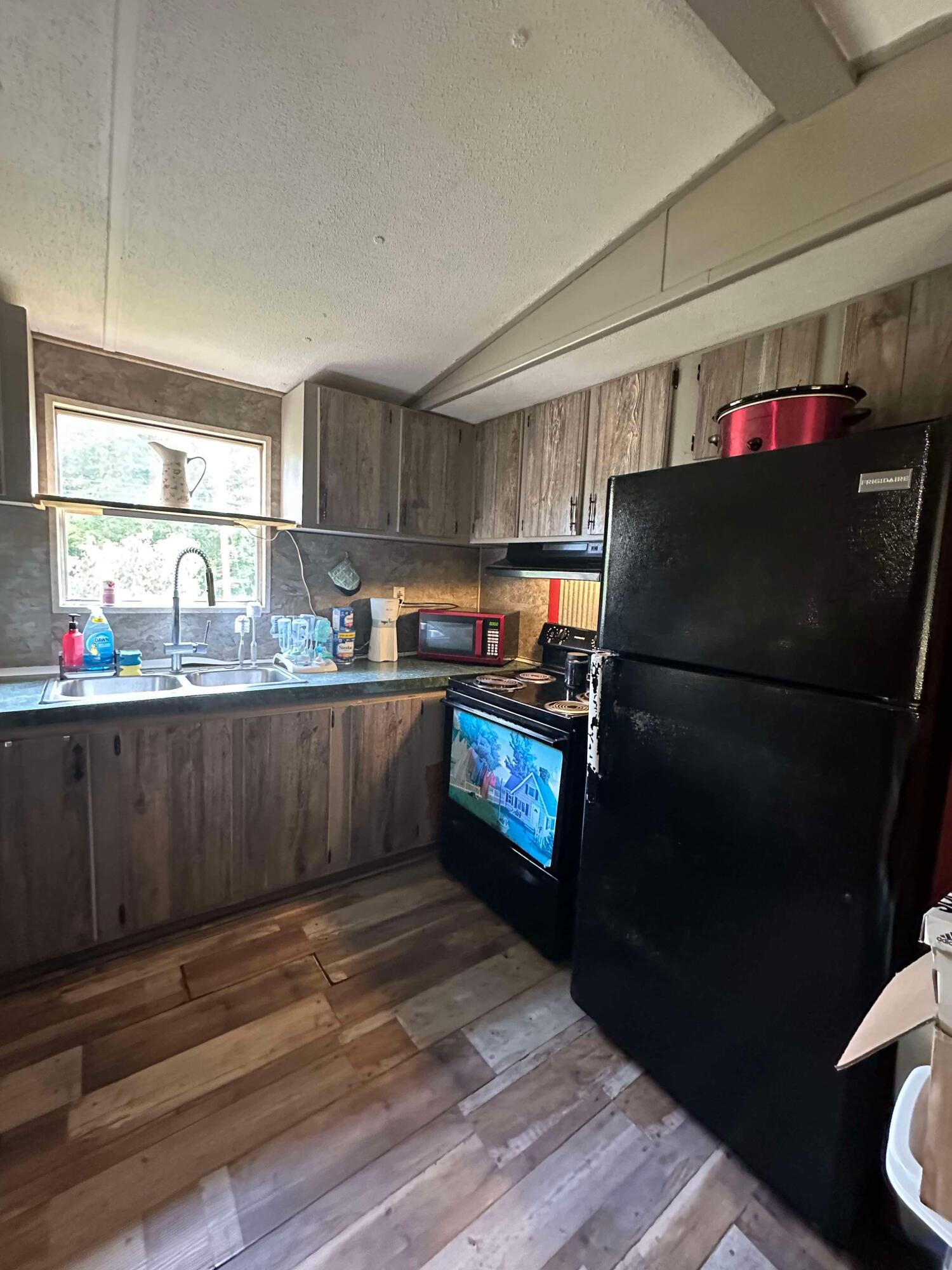 Beattyville, Kentucky 41311, United States, 2 Bedrooms Bedrooms, ,2 BathroomsBathrooms,Residential,Active,45789