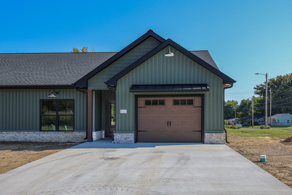 Photo of 910 Violet Court, Paducah, KY 42001 (MLS # 26025534)