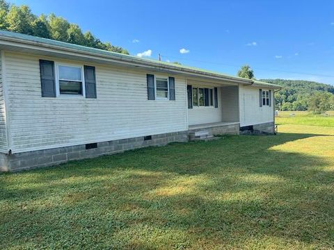 Photo of 200 Finch Road, West Liberty, KY 41472 (MLS # 25503678)